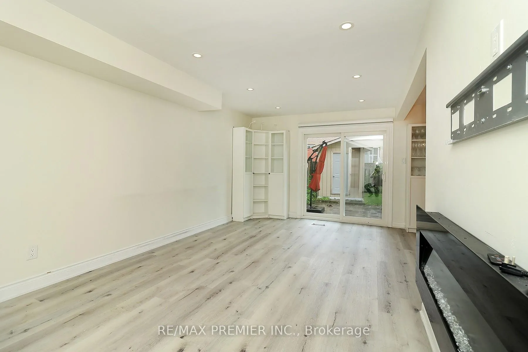 Photo 4 of 27 Prairie Dunes Place, Vaughan, Glen Shields — HOMEH