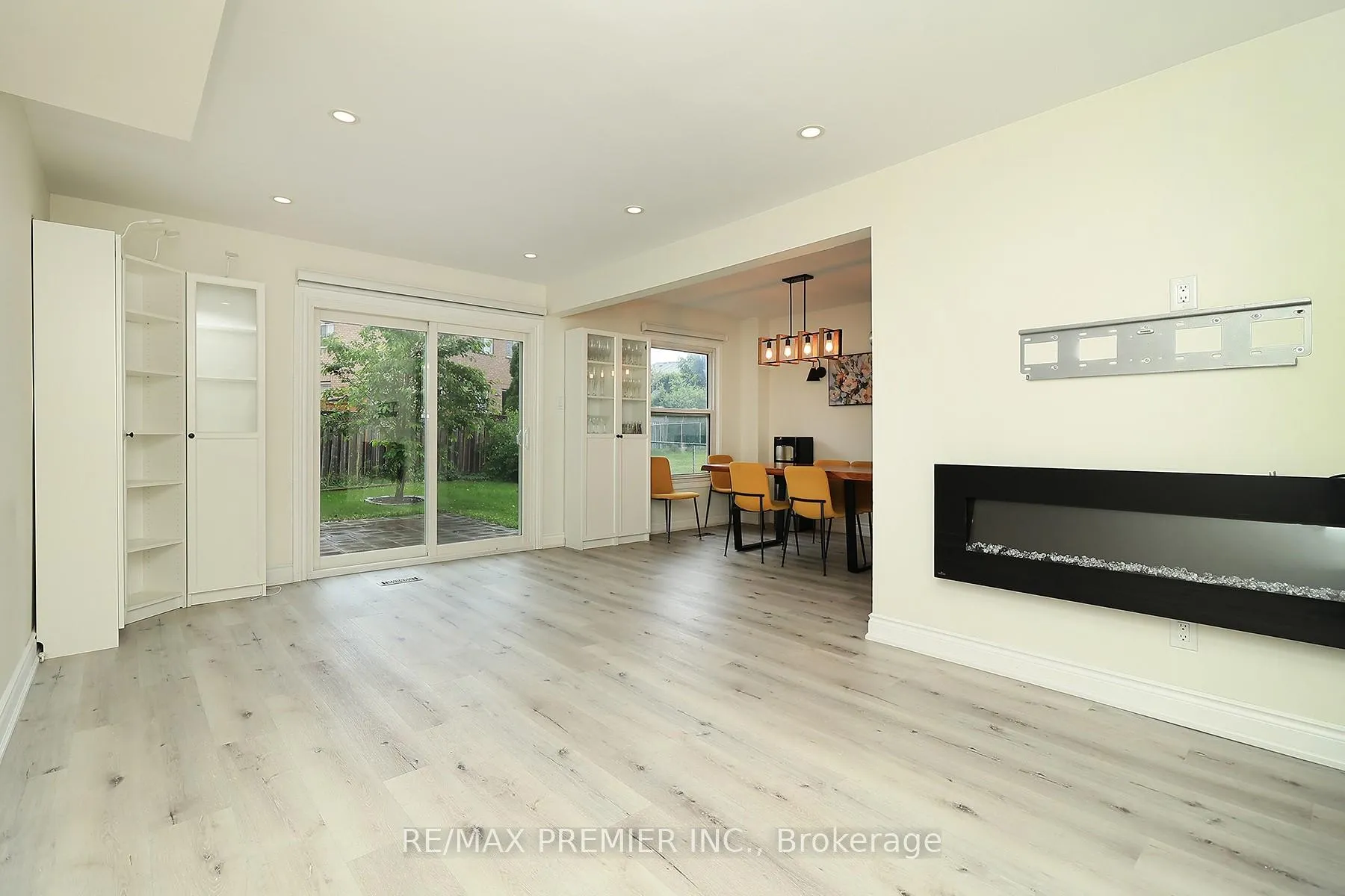 Photo 5 of 27 Prairie Dunes Place, Vaughan, Glen Shields — HOMEH