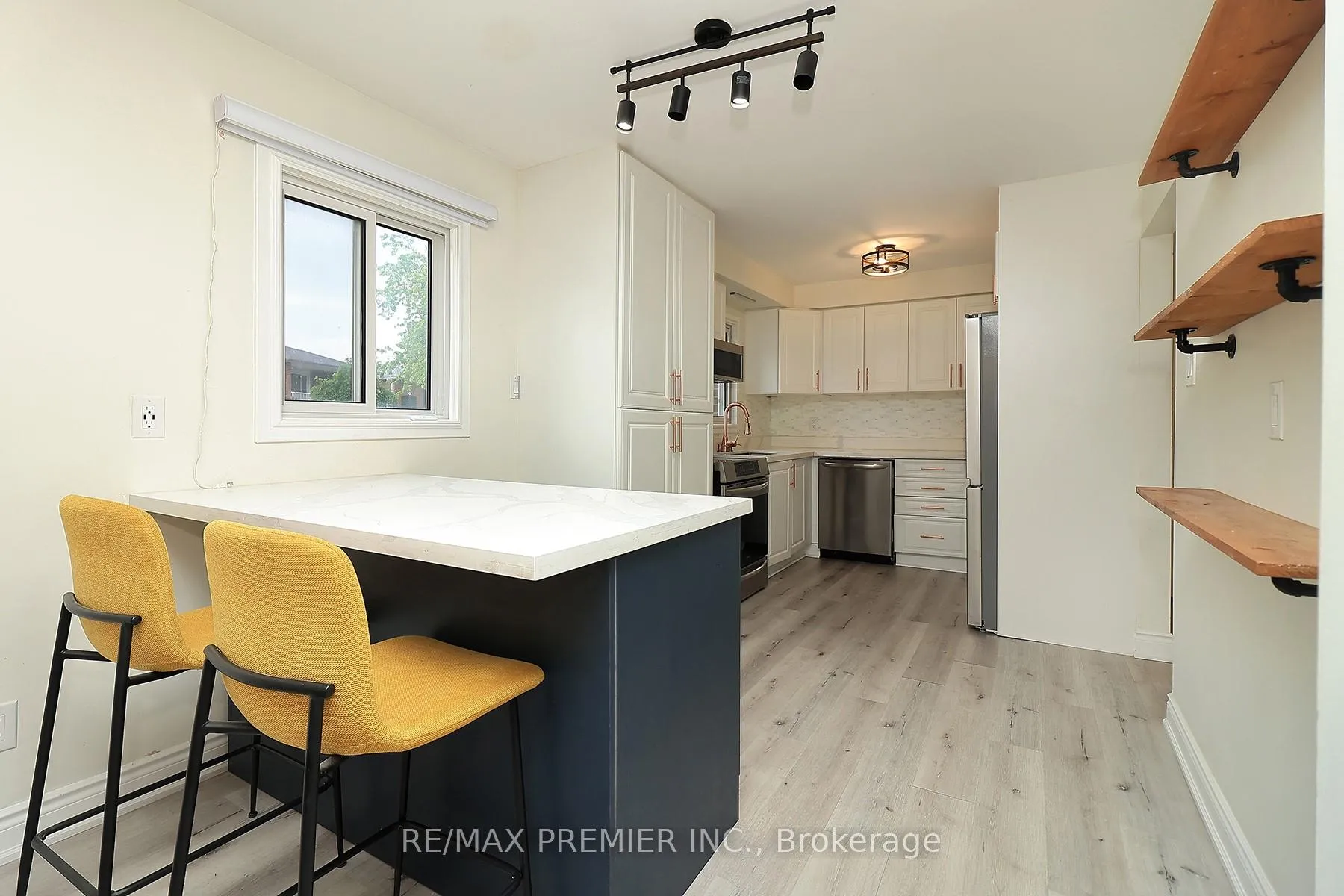 Photo 10 of 27 Prairie Dunes Place, Vaughan, Glen Shields — HOMEH