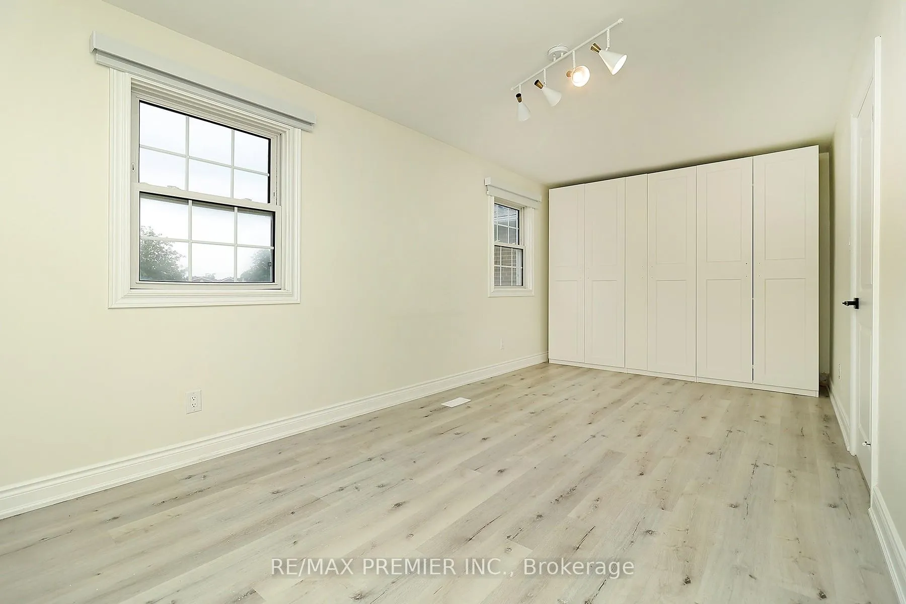 Photo 15 of 27 Prairie Dunes Place, Vaughan, Glen Shields — HOMEH