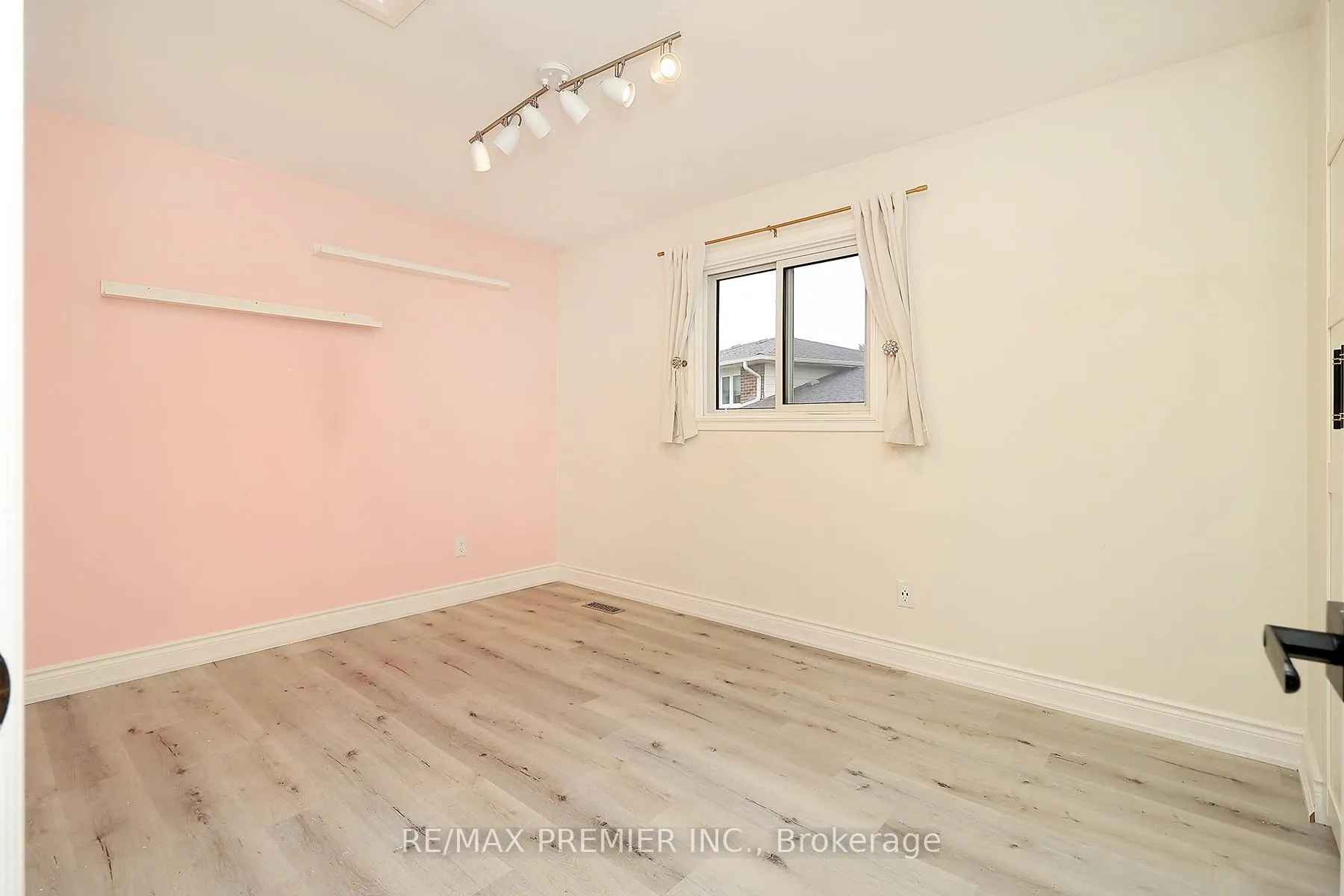 Photo 16 of 27 Prairie Dunes Place, Vaughan, Glen Shields — HOMEH