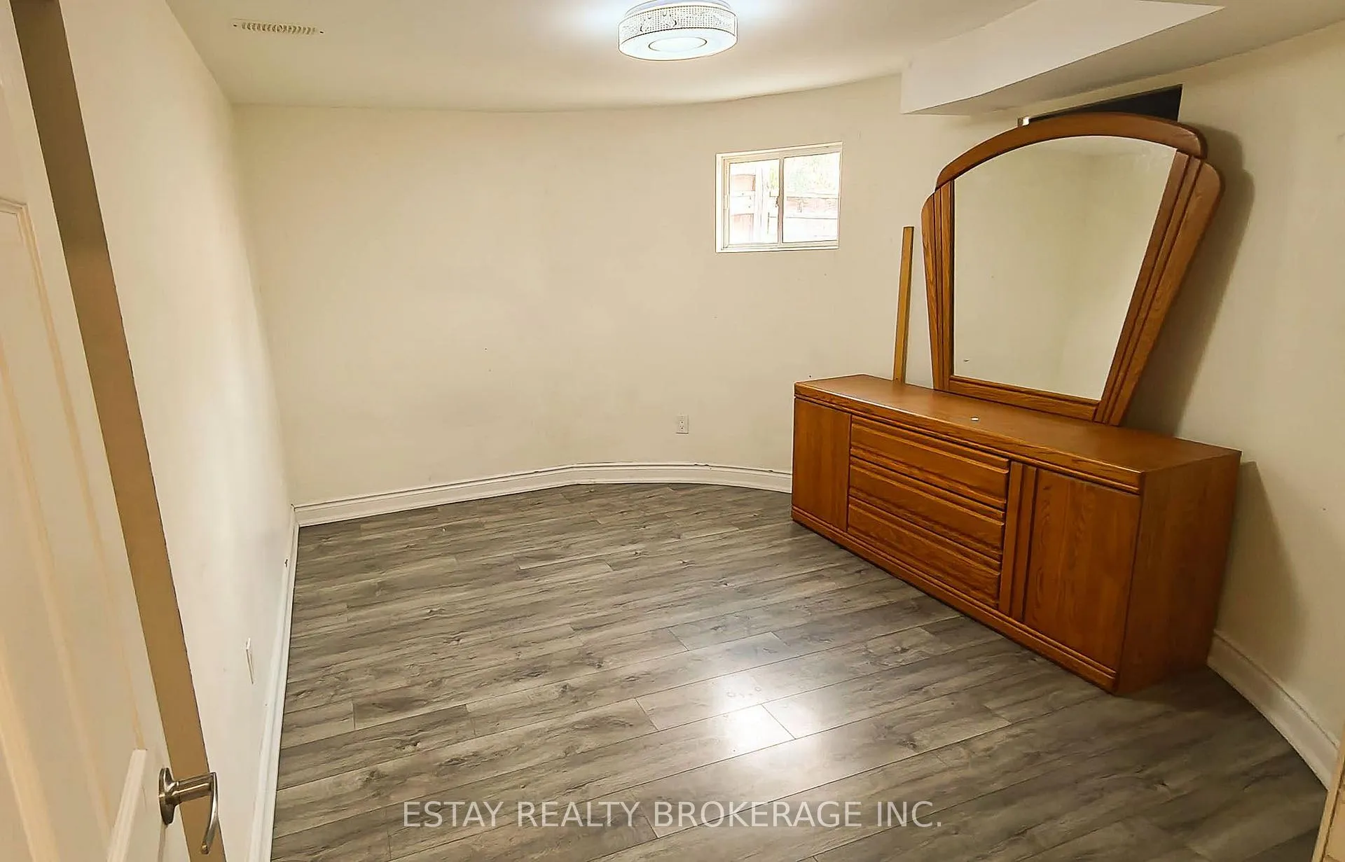 Photo 4 of Unit Basement, 6 Reynolds Crescent, Aurora, Bayview Northeast — HOMEH
