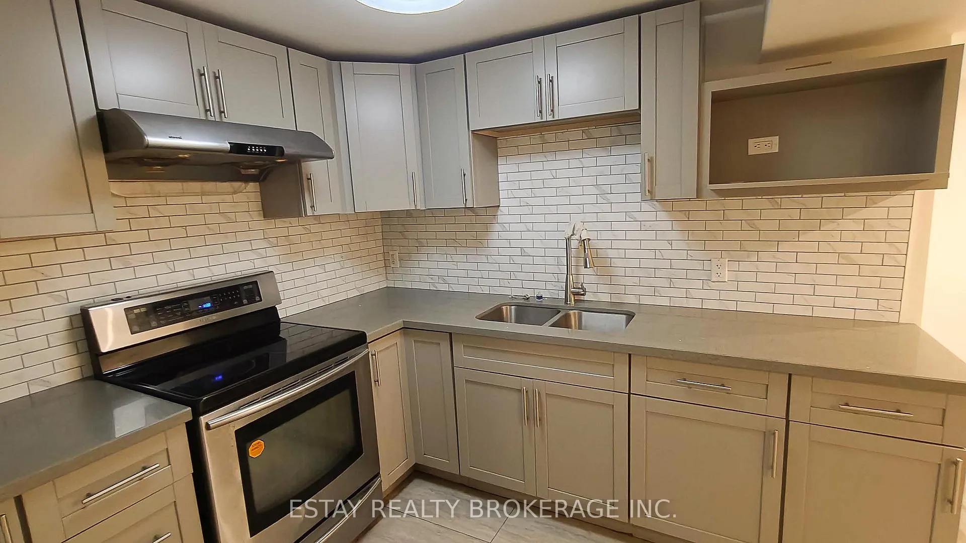 Photo 6 of Unit Basement, 6 Reynolds Crescent, Aurora, Bayview Northeast — HOMEH