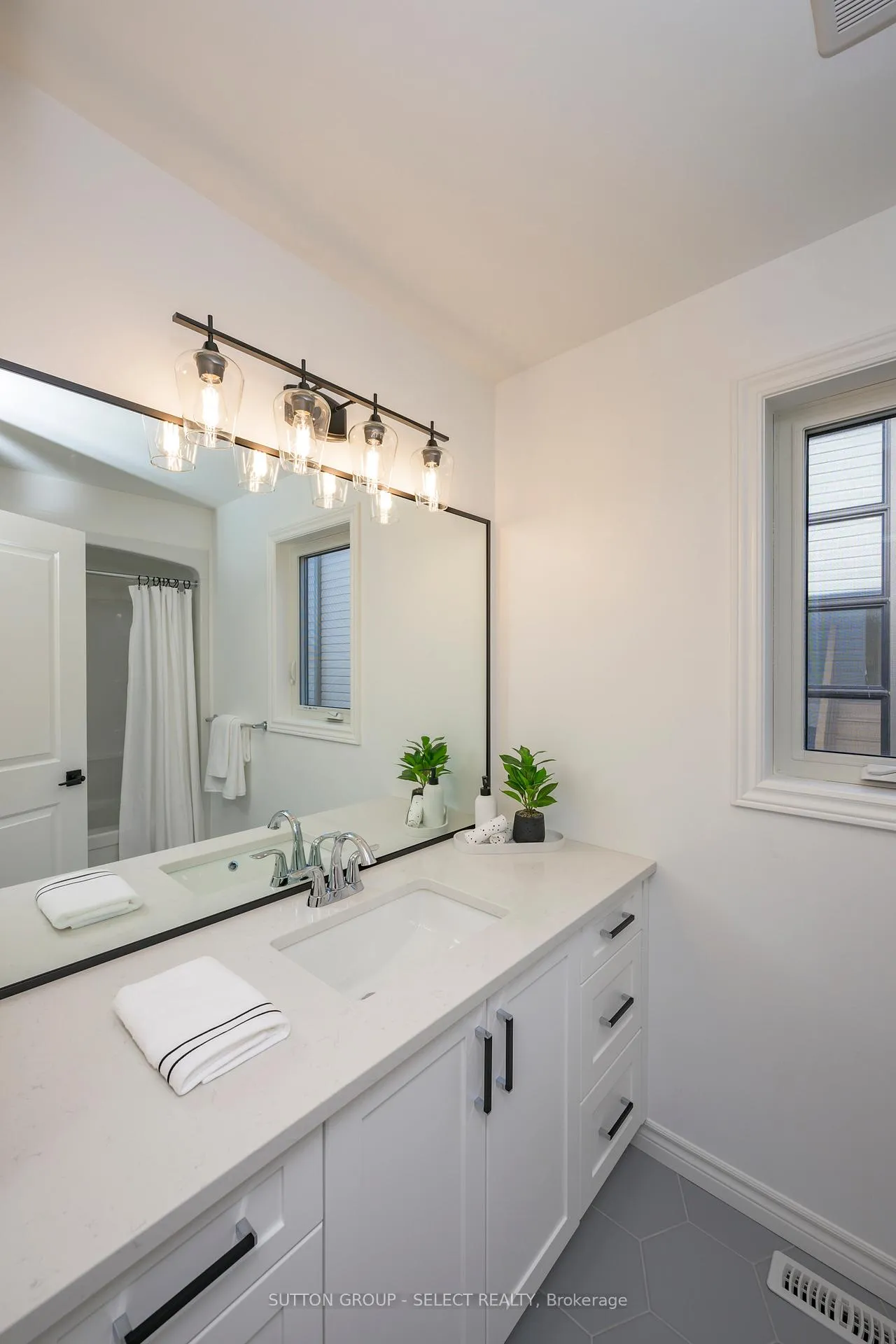 Photo 34 of 210 Harvest Lane, Thames Centre, Dorchester — HOMEH