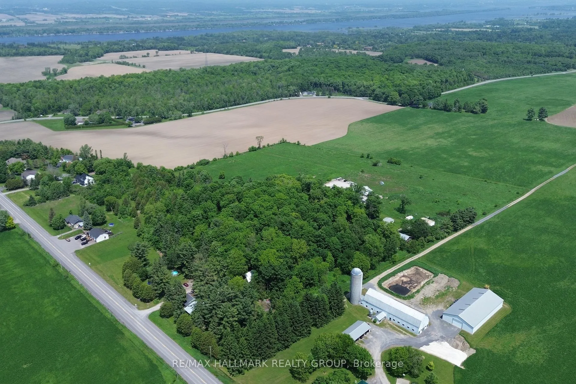 Photo 3 of 1675 Dunning Road, Ottawa, Cumberland West — HOMEH