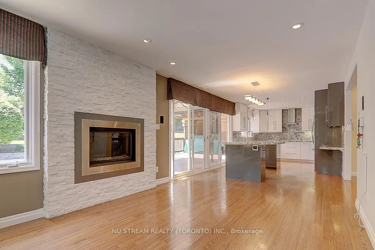 Photo 2 of 47 Hemingway Crescent, Markham, Unionville — HOMEH