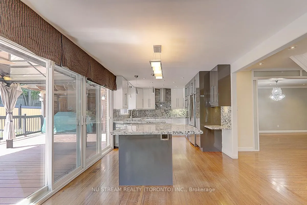Photo 3 of 47 Hemingway Crescent, Markham, Unionville — HOMEH