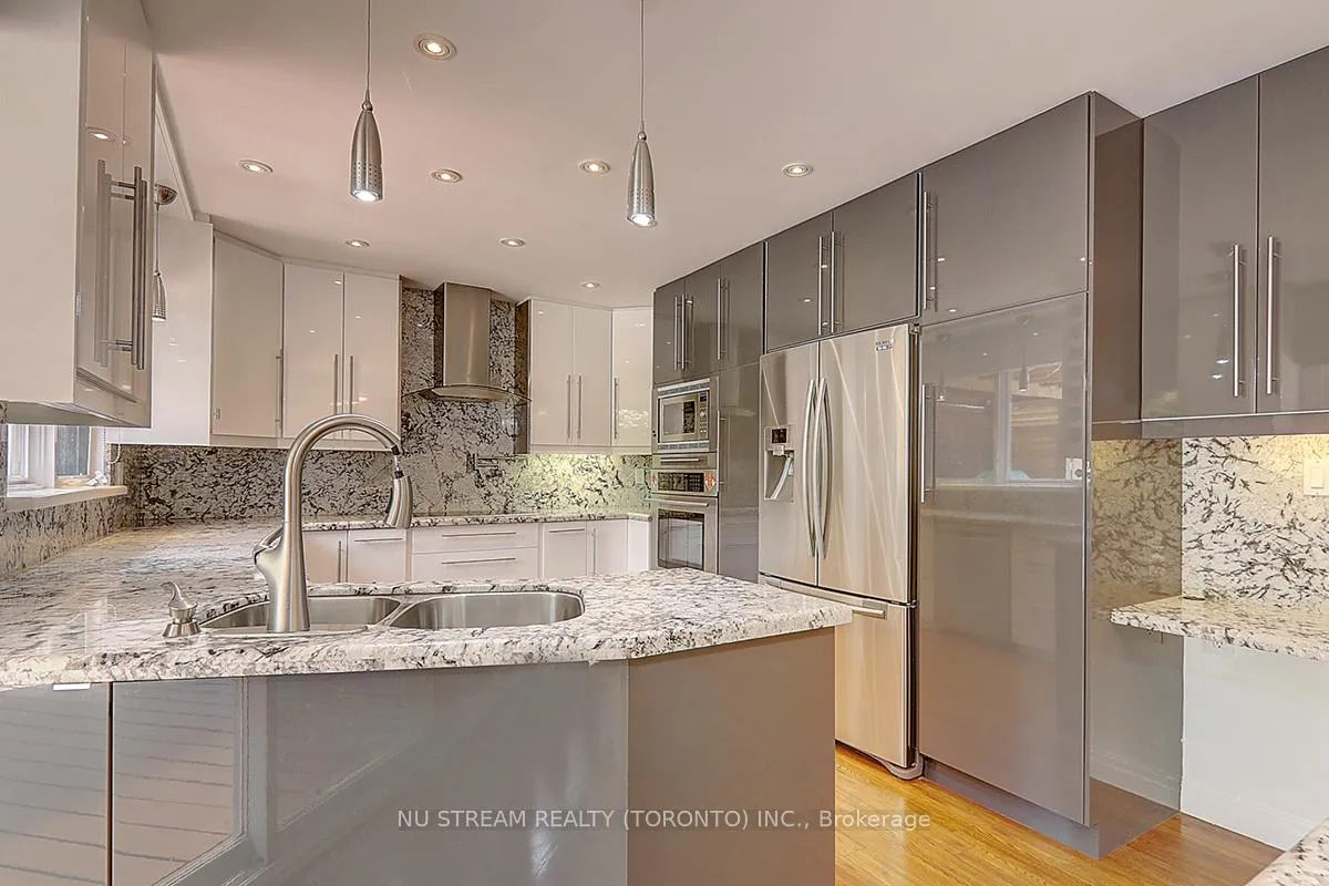 Photo 4 of 47 Hemingway Crescent, Markham, Unionville — HOMEH