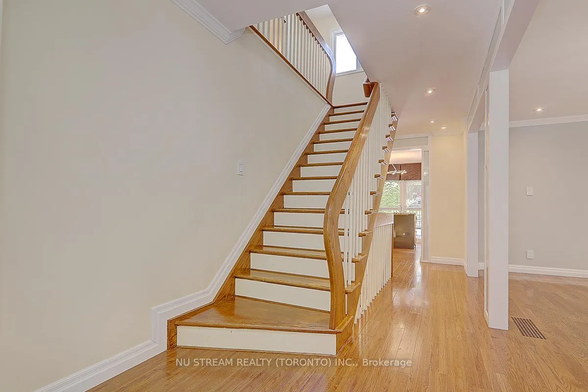Photo 5 of 47 Hemingway Crescent, Markham, Unionville — HOMEH
