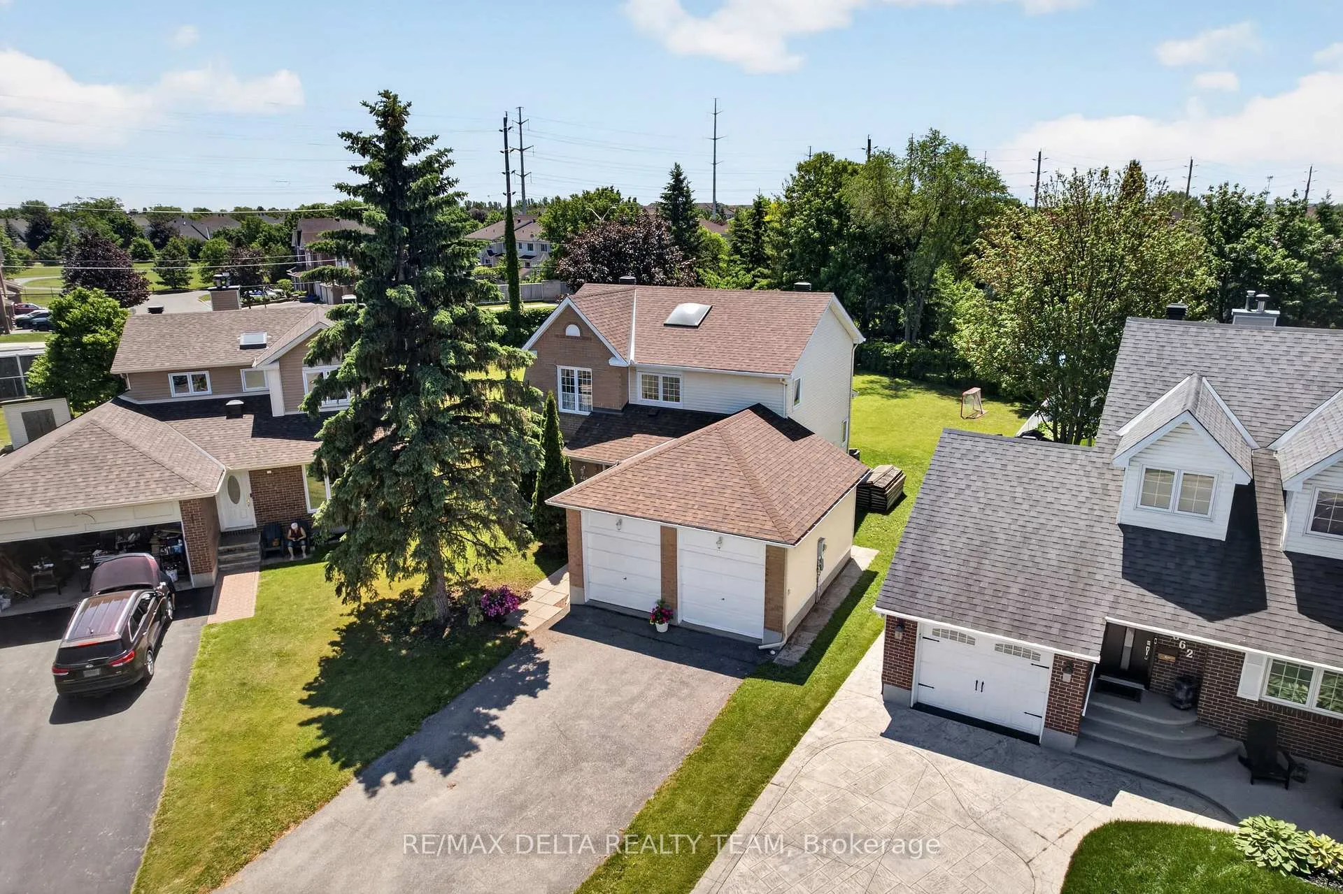 Photo 3 of 664 Thicket Way, Ottawa, Fallingbrook/Gardenway South — HOMEH
