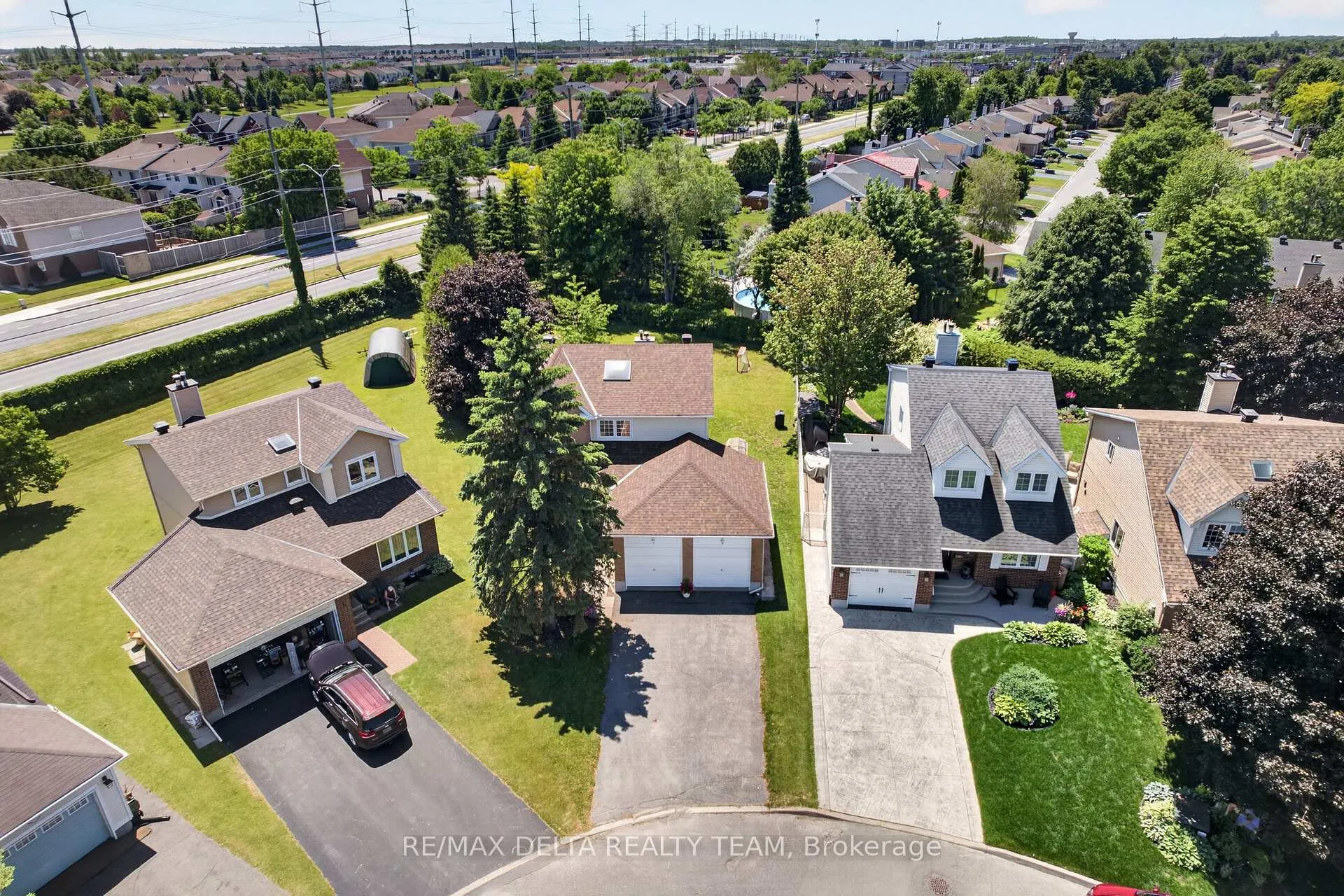 Photo 4 of 664 Thicket Way, Ottawa, Fallingbrook/Gardenway South — HOMEH
