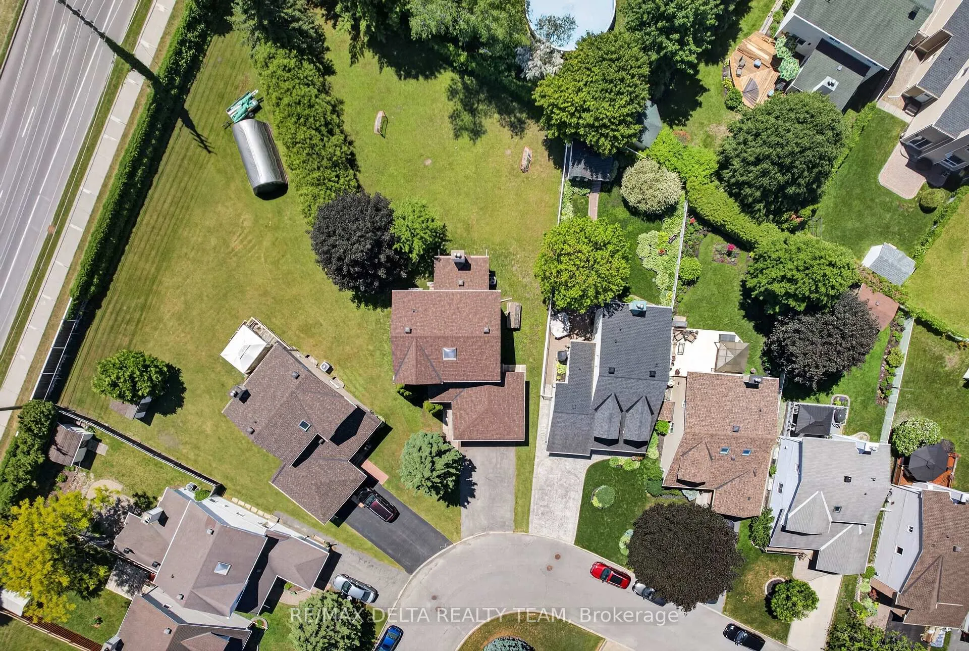 Photo 6 of 664 Thicket Way, Ottawa, Fallingbrook/Gardenway South — HOMEH