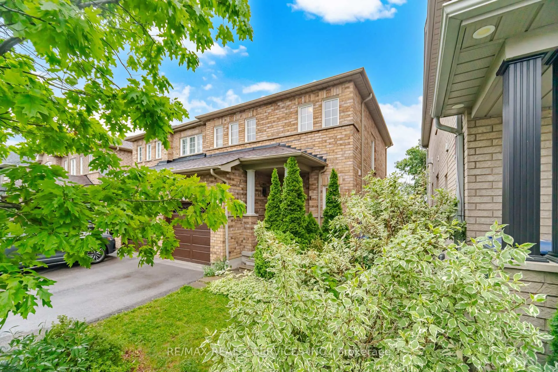 Photo 4 of 45 Sewells Lane, Brampton, Fletcher's Meadow — HOMEH