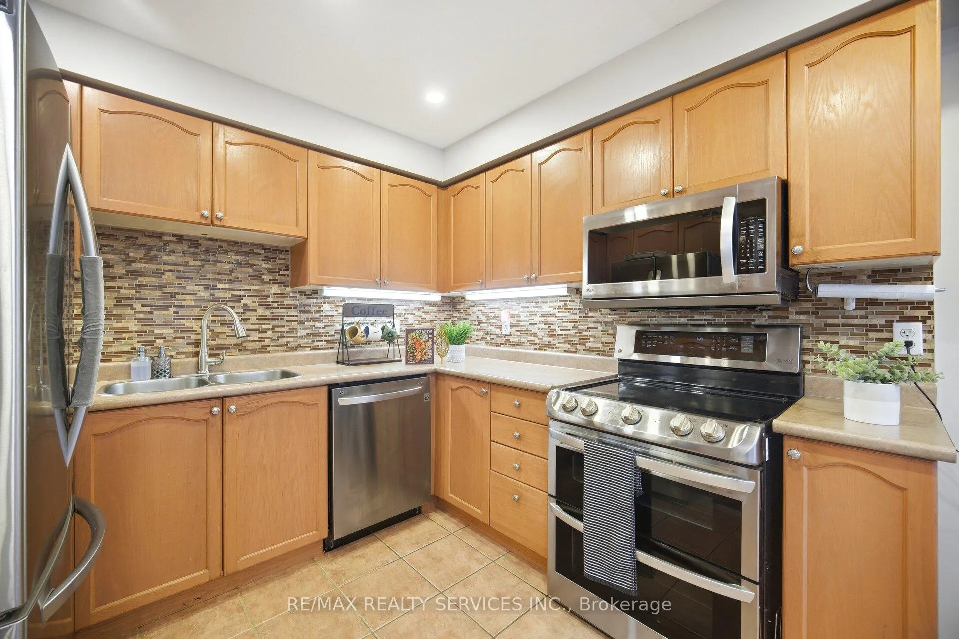 Photo 13 of 45 Sewells Lane, Brampton, Fletcher's Meadow — HOMEH