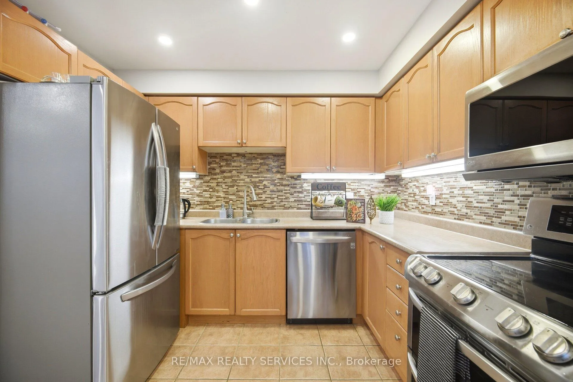 Photo 14 of 45 Sewells Lane, Brampton, Fletcher's Meadow — HOMEH