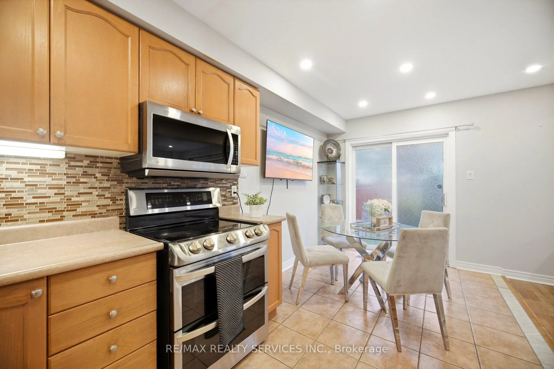 Photo 17 of 45 Sewells Lane, Brampton, Fletcher's Meadow — HOMEH