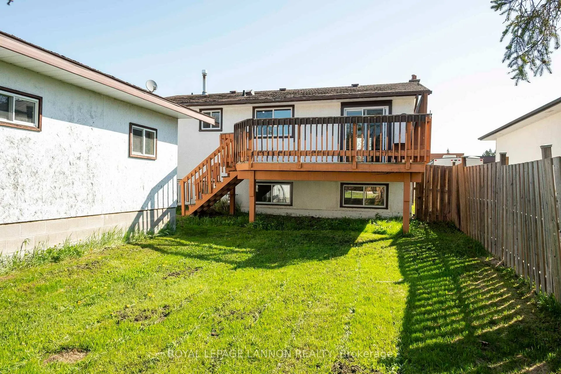 Photo 4 of 423 Brittany Drive, Thunder Bay, John Street North — HOMEH