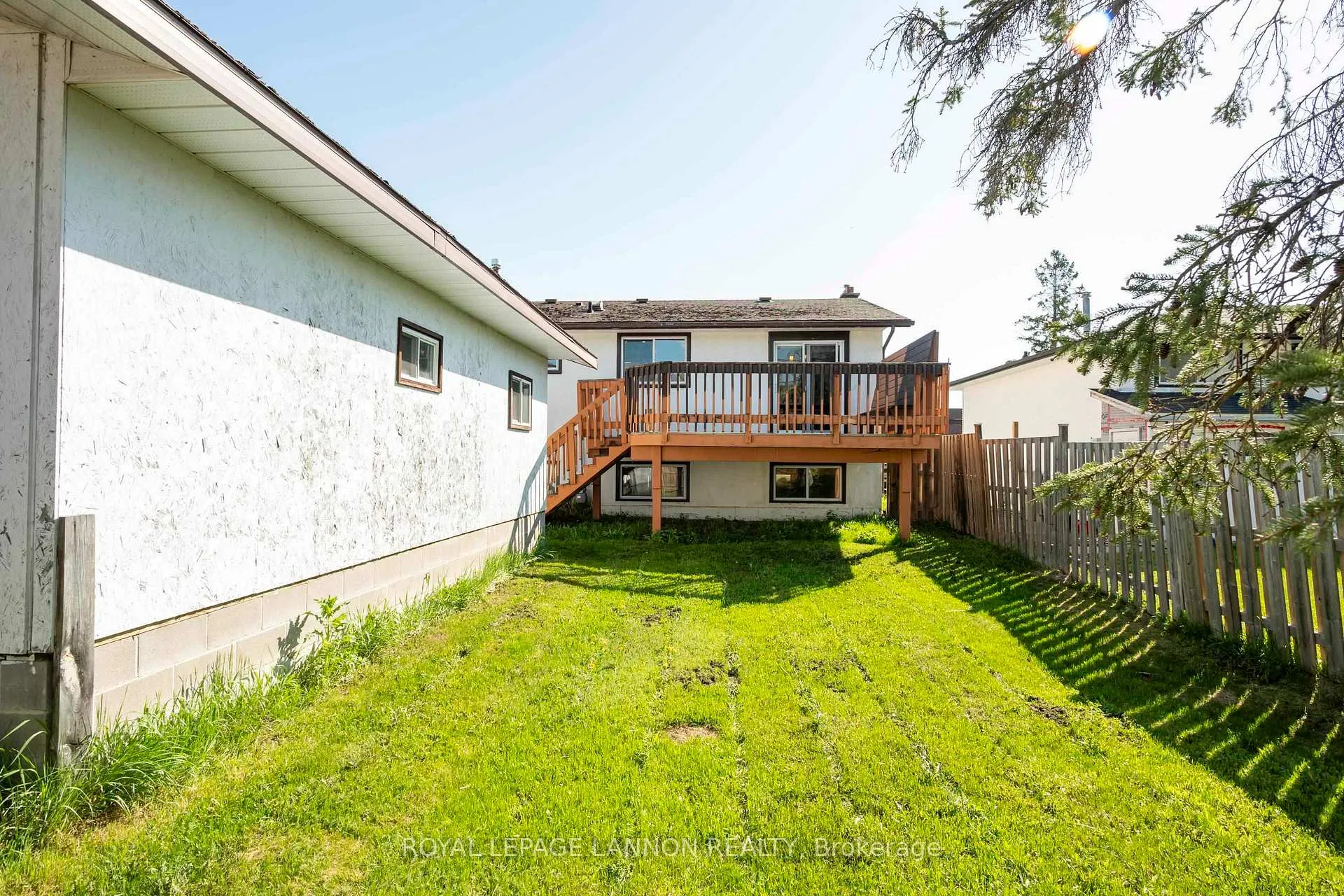 Photo 5 of 423 Brittany Drive, Thunder Bay, John Street North — HOMEH