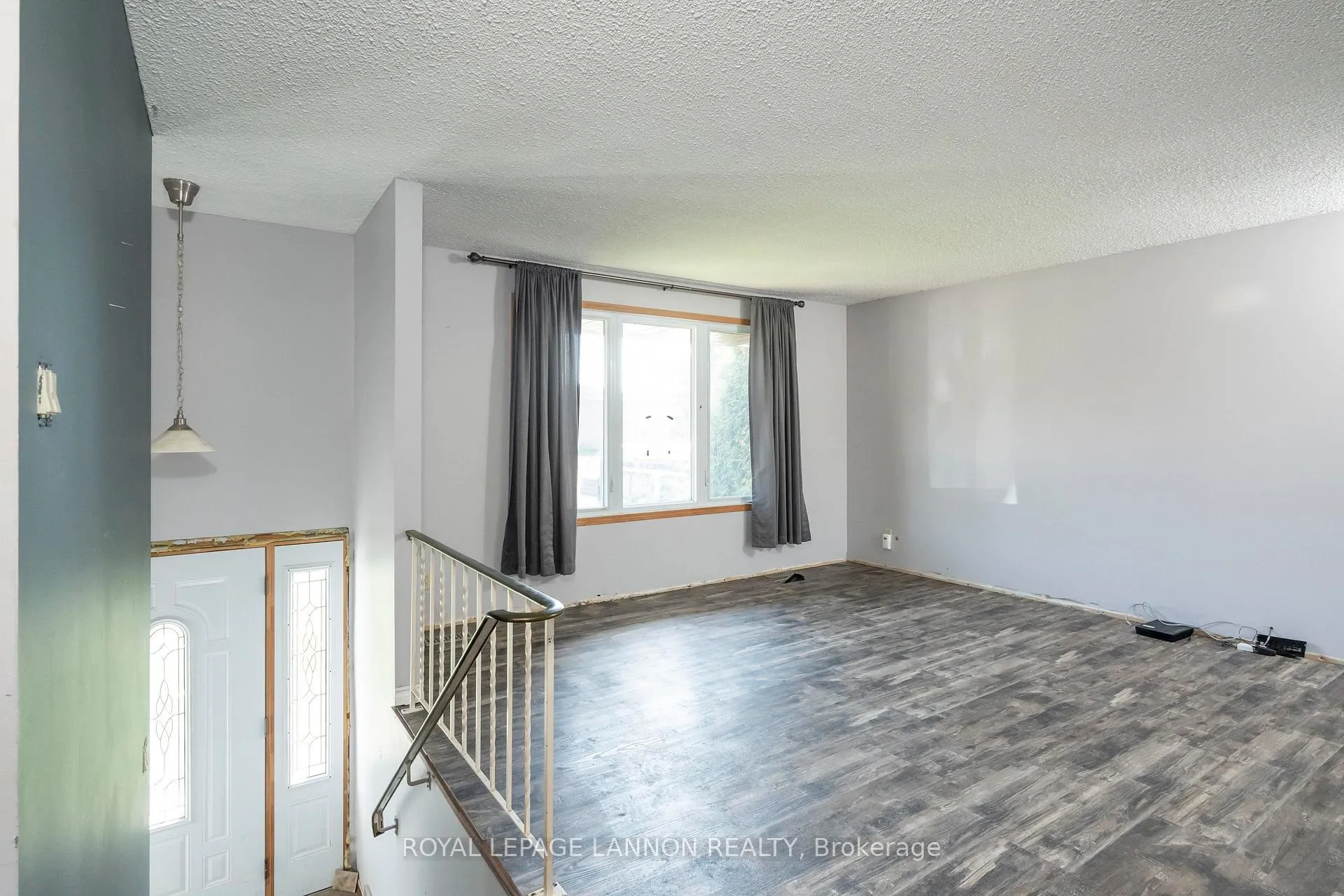 Photo 7 of 423 Brittany Drive, Thunder Bay, John Street North — HOMEH