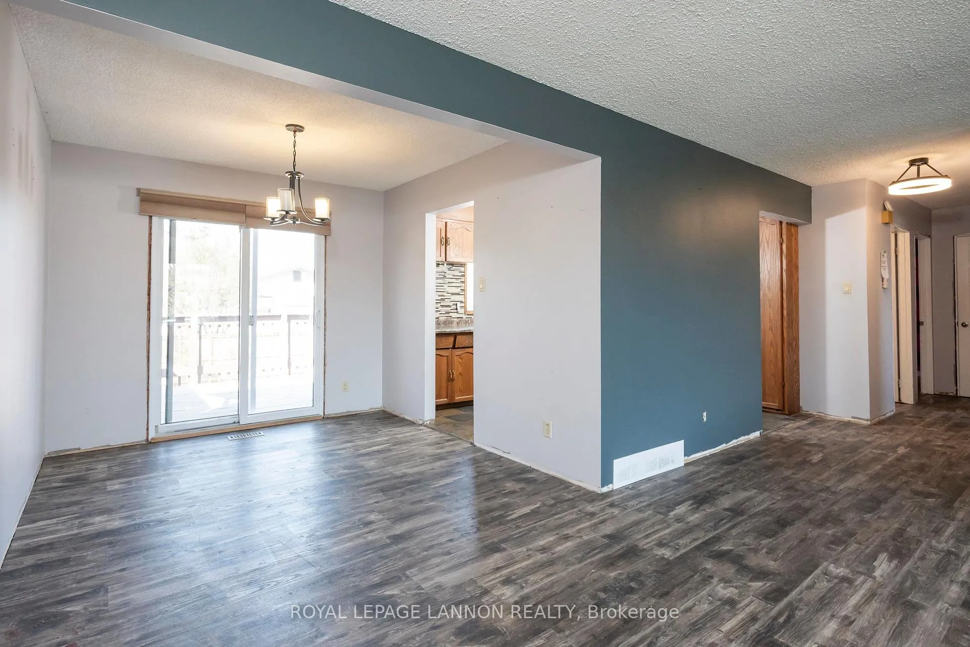 Photo 9 of 423 Brittany Drive, Thunder Bay, John Street North — HOMEH