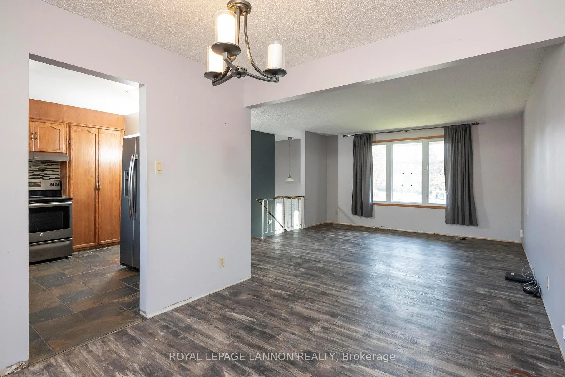 Photo 10 of 423 Brittany Drive, Thunder Bay, John Street North — HOMEH