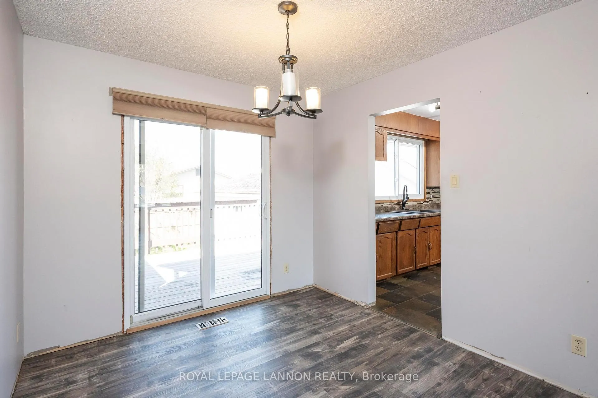 Photo 11 of 423 Brittany Drive, Thunder Bay, John Street North — HOMEH