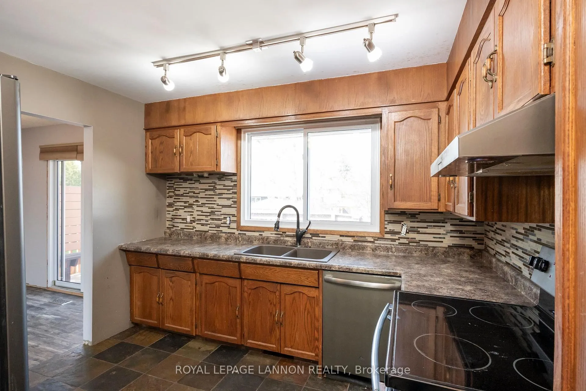 Photo 13 of 423 Brittany Drive, Thunder Bay, John Street North — HOMEH