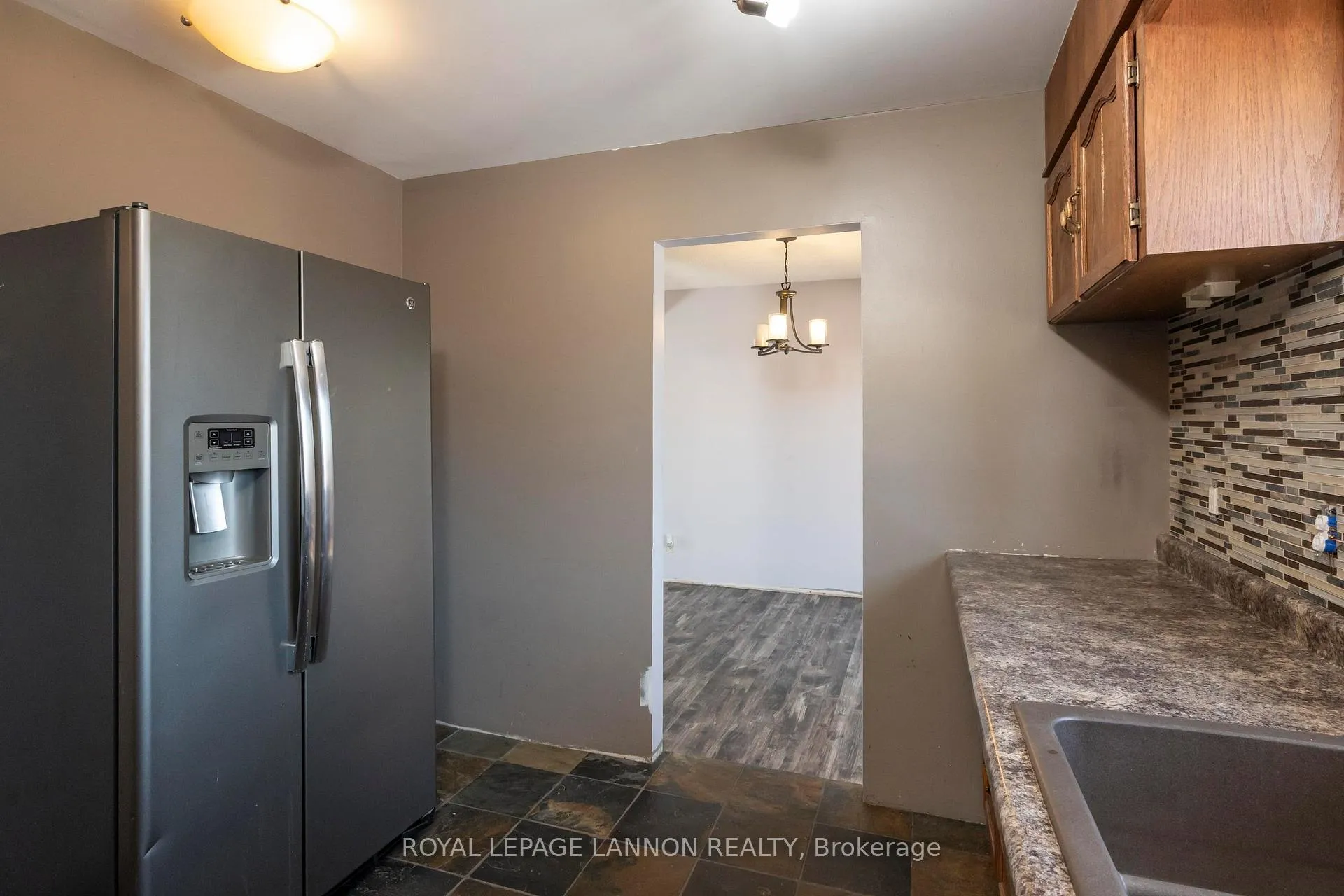 Photo 14 of 423 Brittany Drive, Thunder Bay, John Street North — HOMEH
