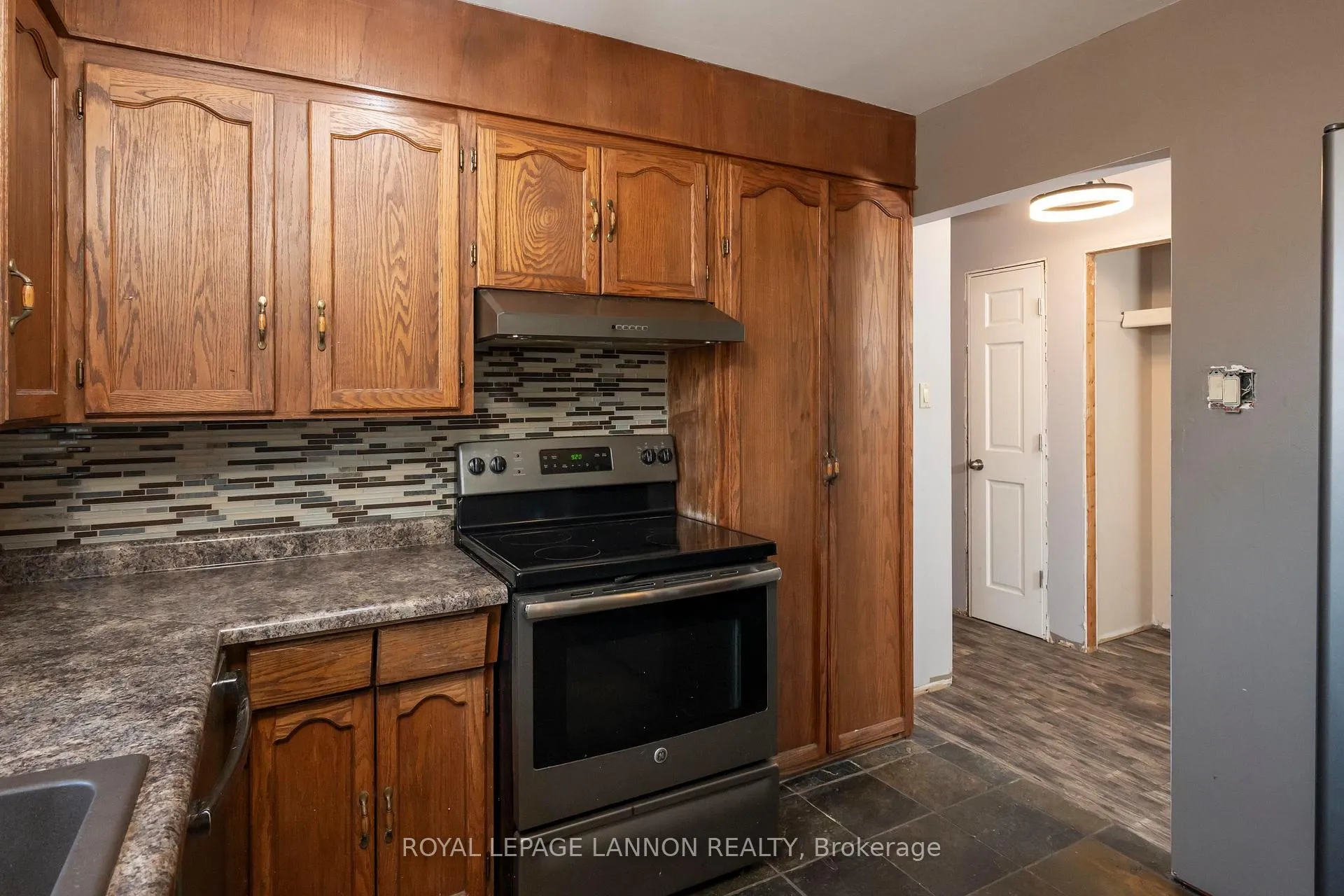 Photo 17 of 423 Brittany Drive, Thunder Bay, John Street North — HOMEH