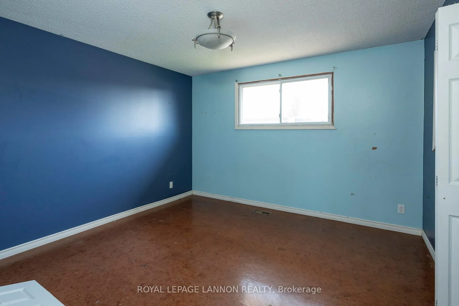Photo 21 of 423 Brittany Drive, Thunder Bay, John Street North — HOMEH