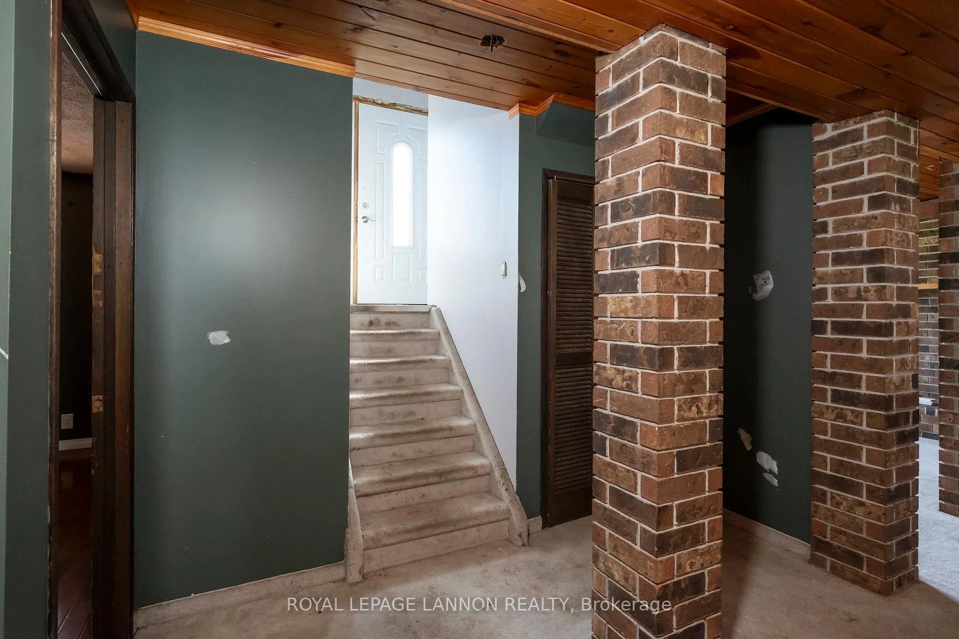 Photo 25 of 423 Brittany Drive, Thunder Bay, John Street North — HOMEH
