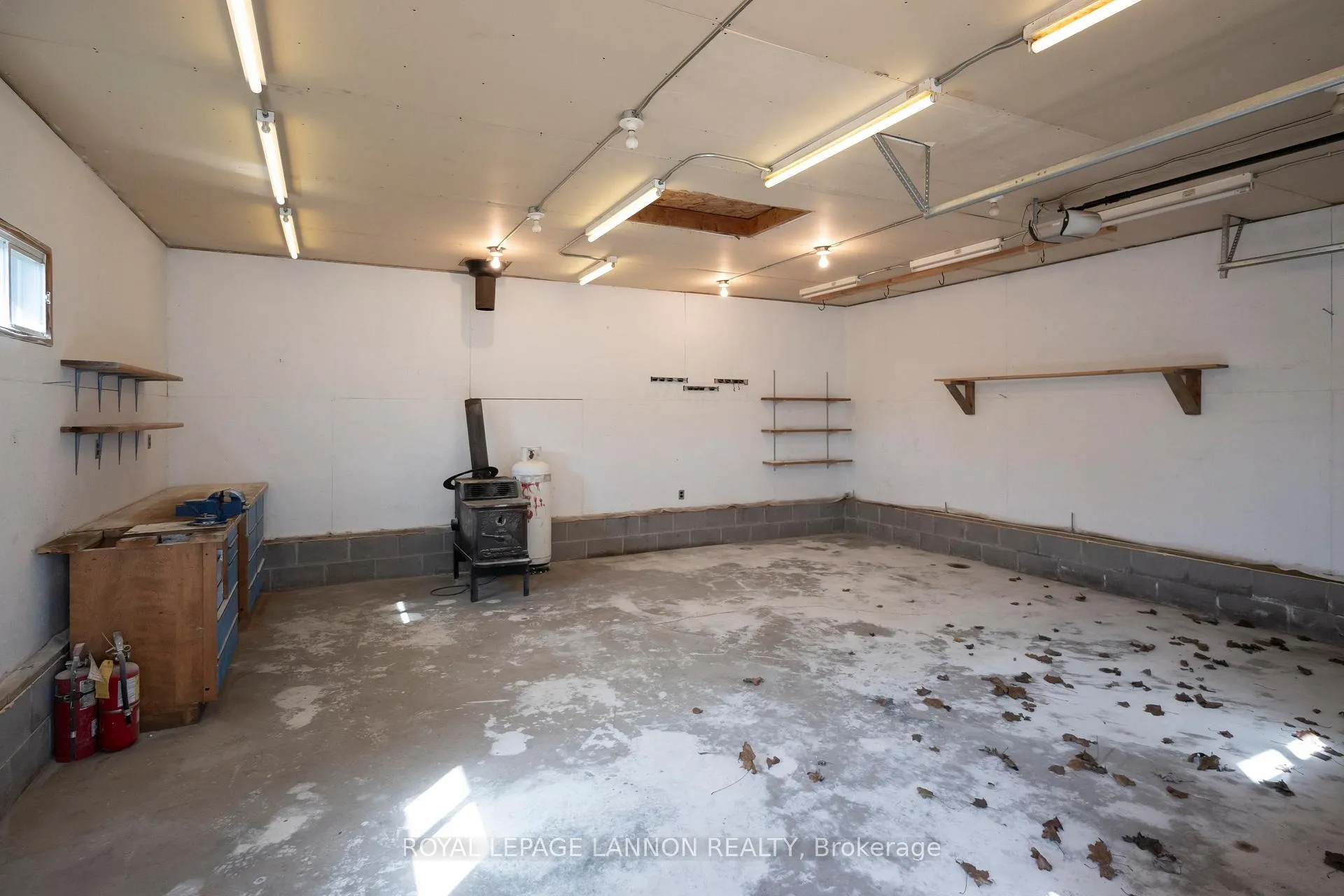 Photo 40 of 423 Brittany Drive, Thunder Bay, John Street North — HOMEH