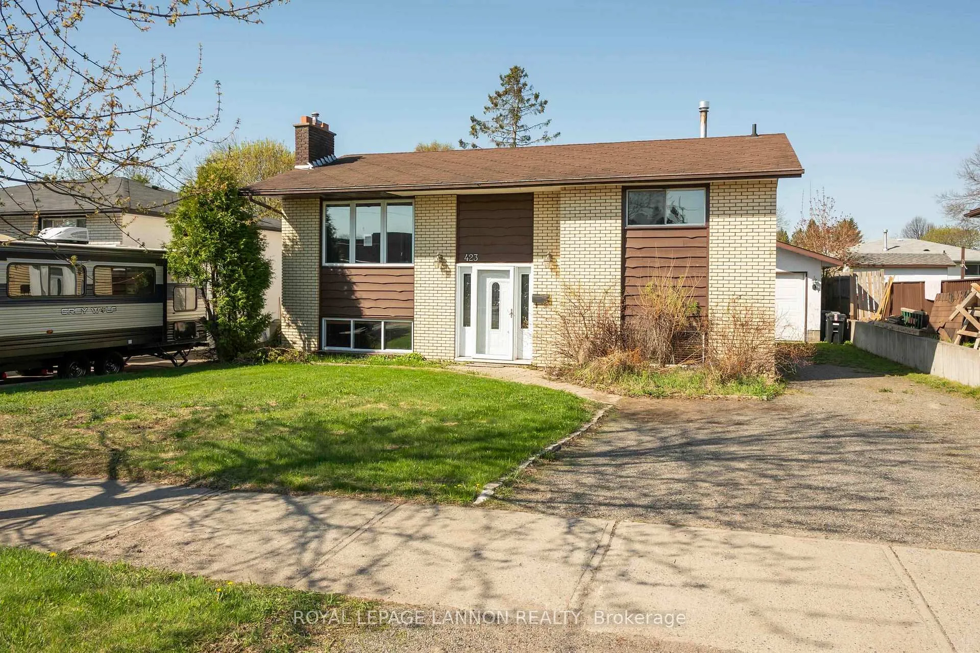 Photo 45 of 423 Brittany Drive, Thunder Bay, John Street North — HOMEH