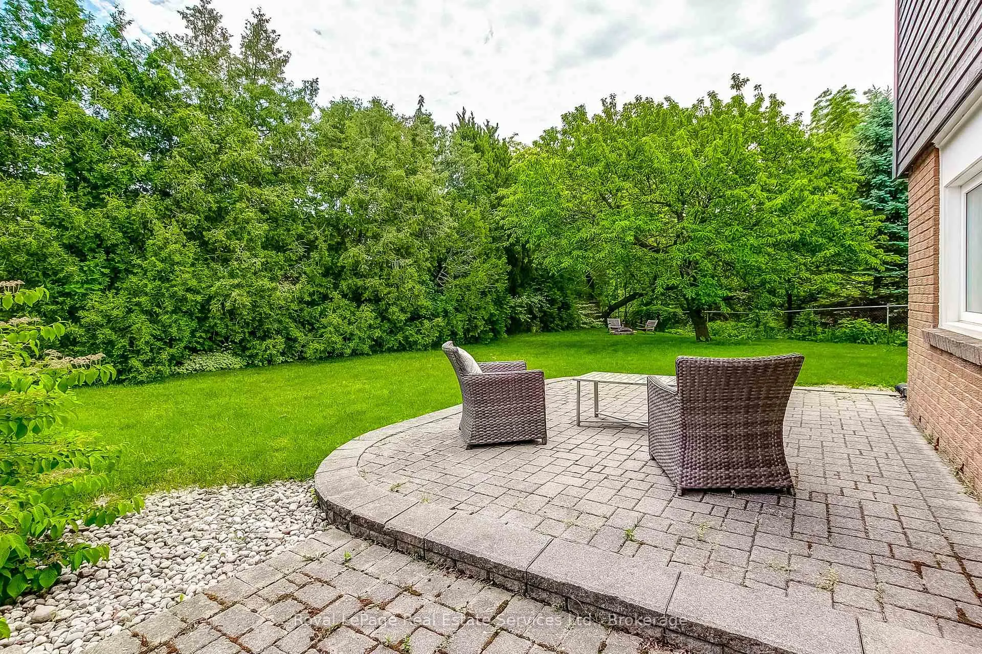 Photo 5 of 453 Warminster Drive, Oakville, West — HOMEH