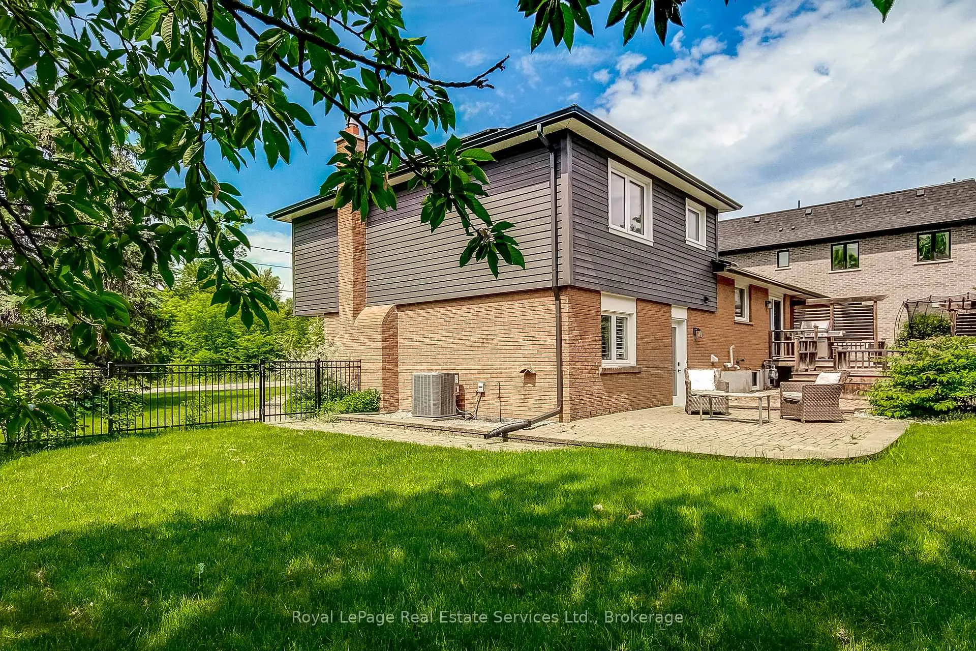 Photo 13 of 453 Warminster Drive, Oakville, West — HOMEH