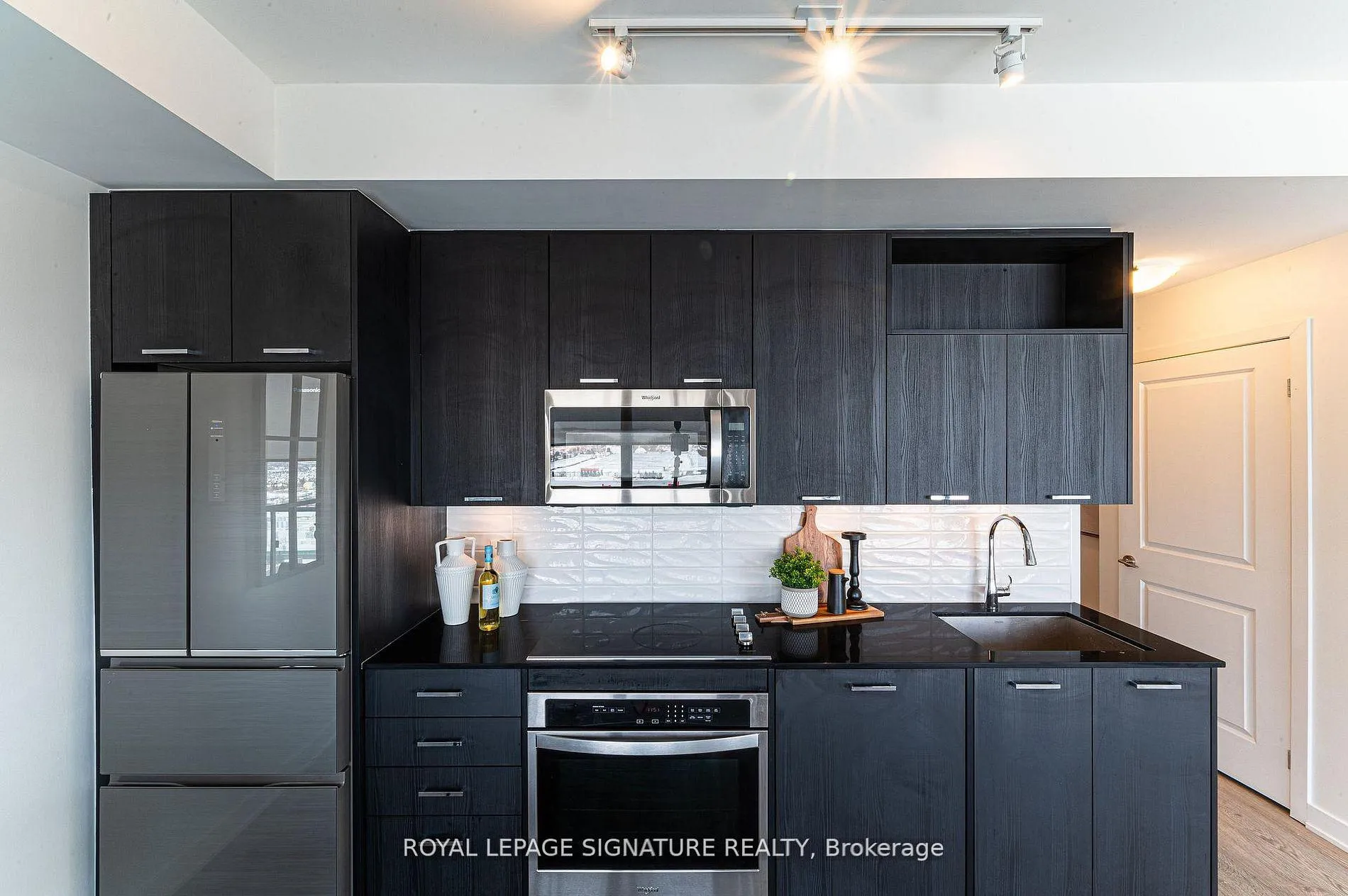 Photo 8 of Unit 1503, 120 Eagle Rock Way, Vaughan, Rural Vaughan — HOMEH