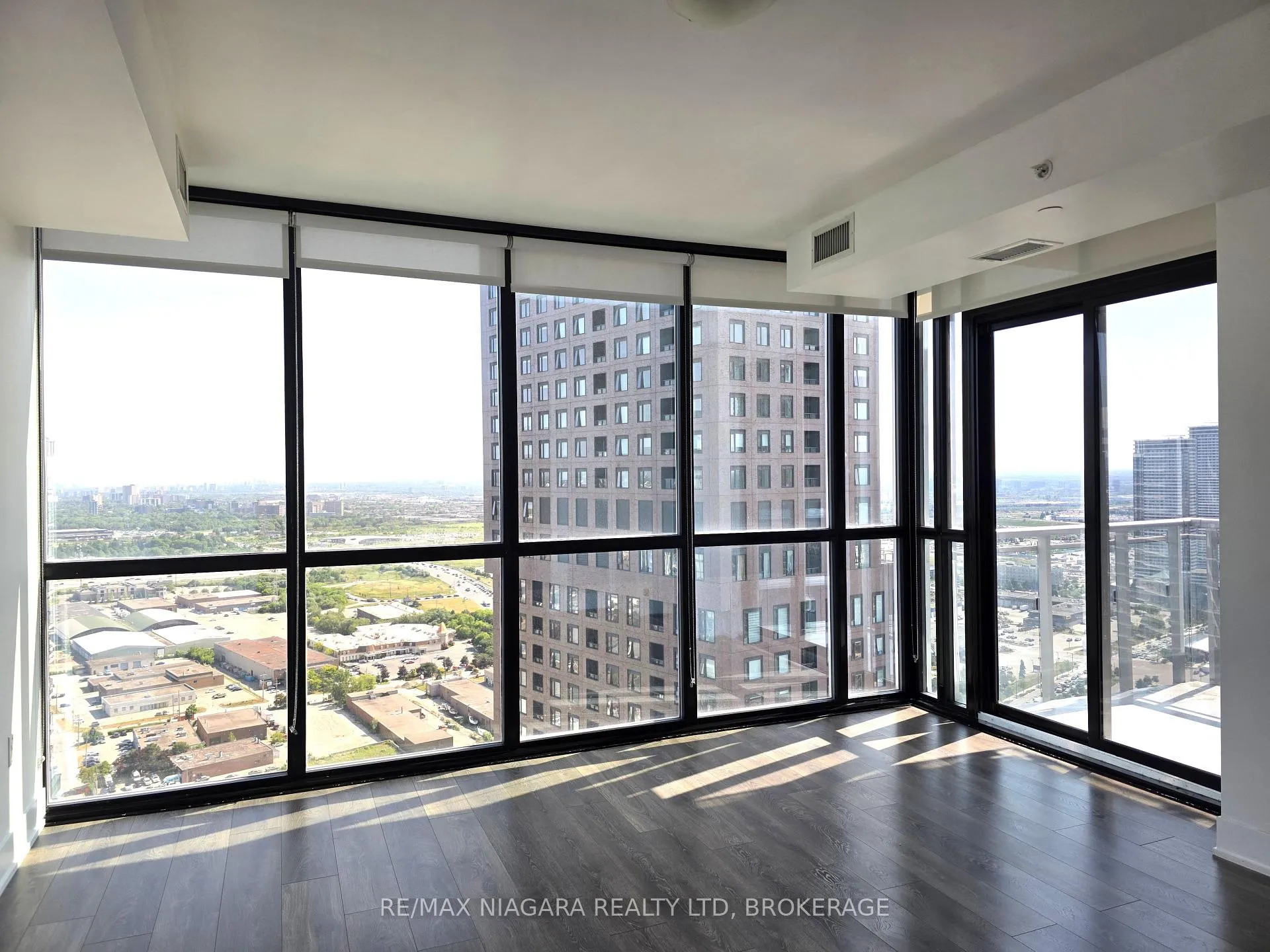 Photo 13 of Unit 3503, 2916 highway 7 Road W, Vaughan, Concord — HOMEH