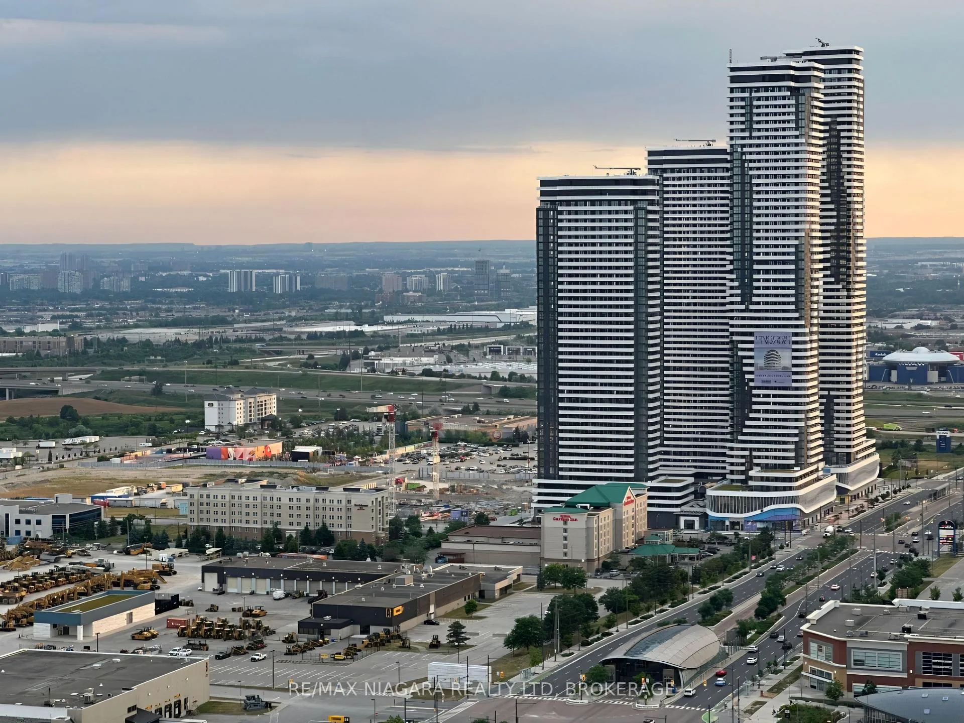 Photo 30 of Unit 3503, 2916 highway 7 Road W, Vaughan, Concord — HOMEH