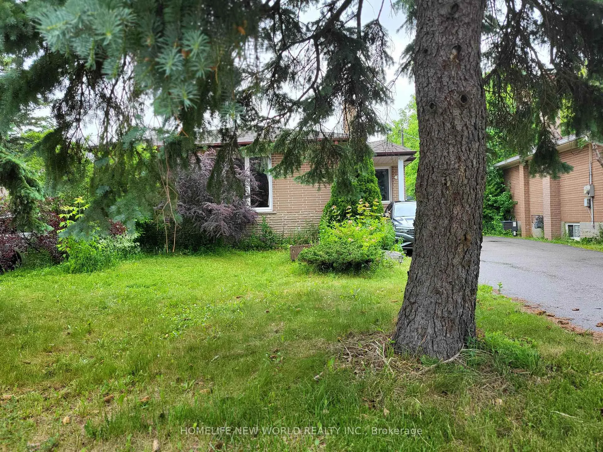 Front of Unit Main, 118 Cartier Crescent