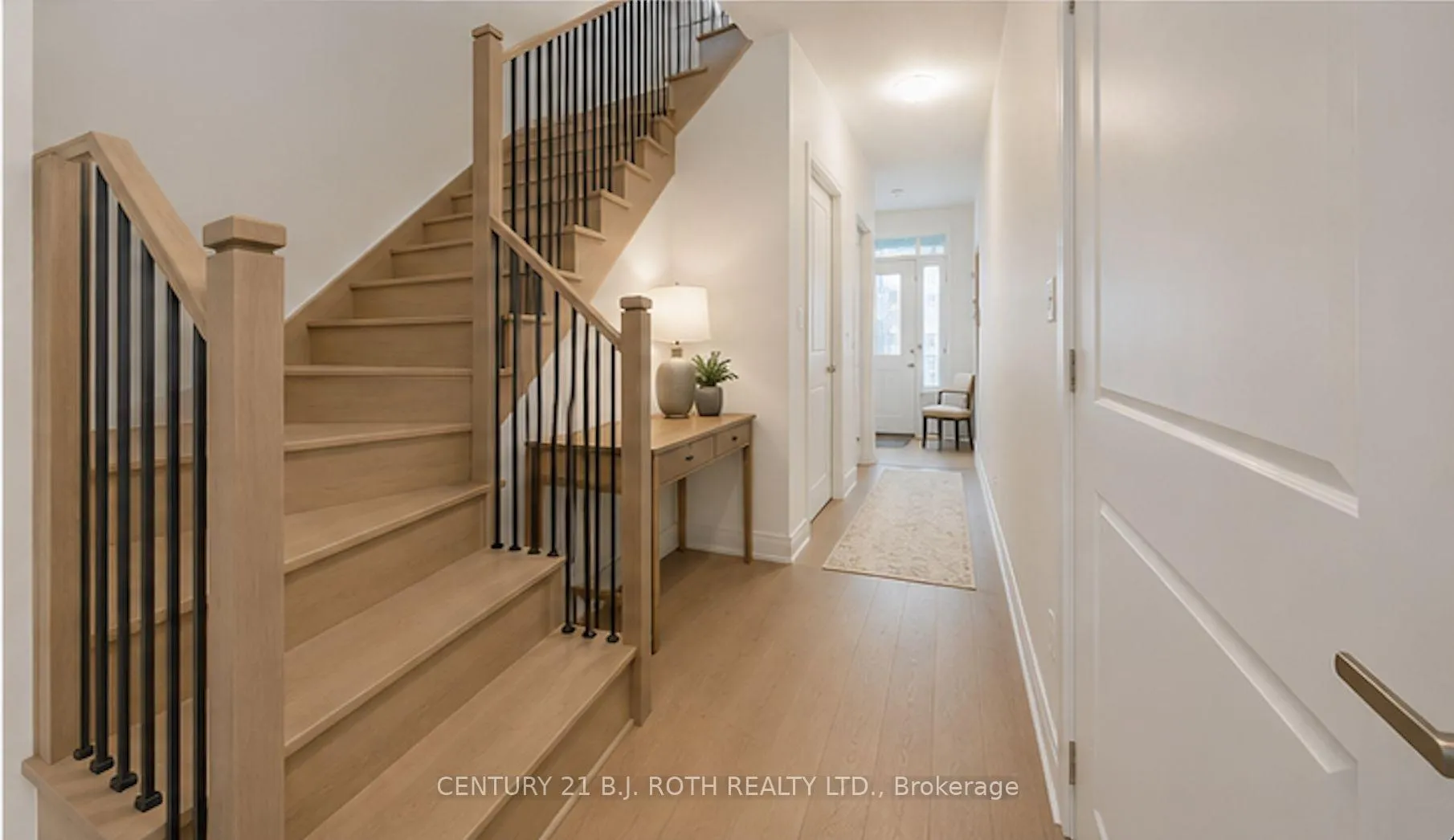 Photo 3 of 140 Shepherd Drive, Barrie, Rural Barrie Southeast — HOMEH