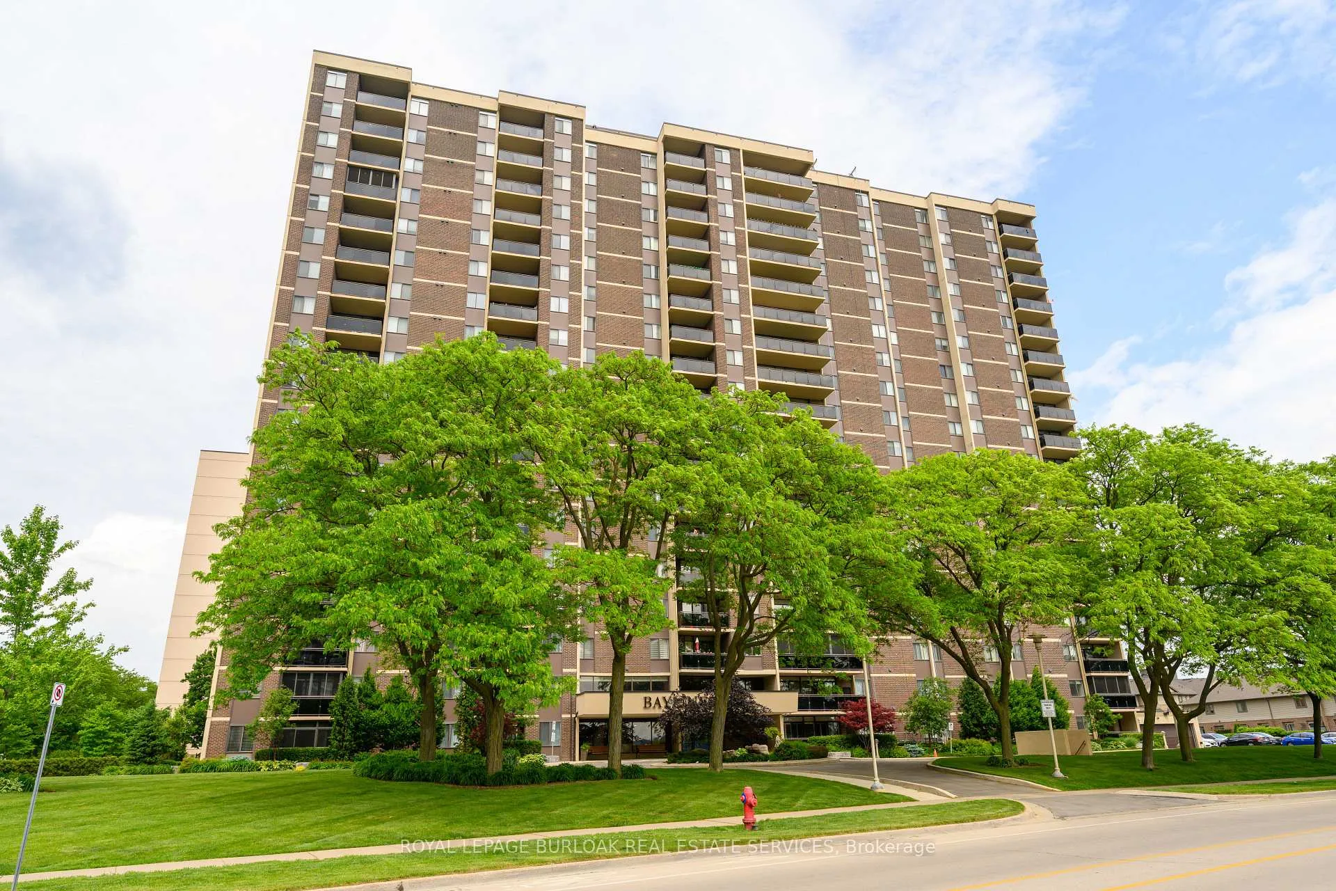 Photo 3 of Unit 802, 301 Frances Avenue, Hamilton, Lakeshore — HOMEH