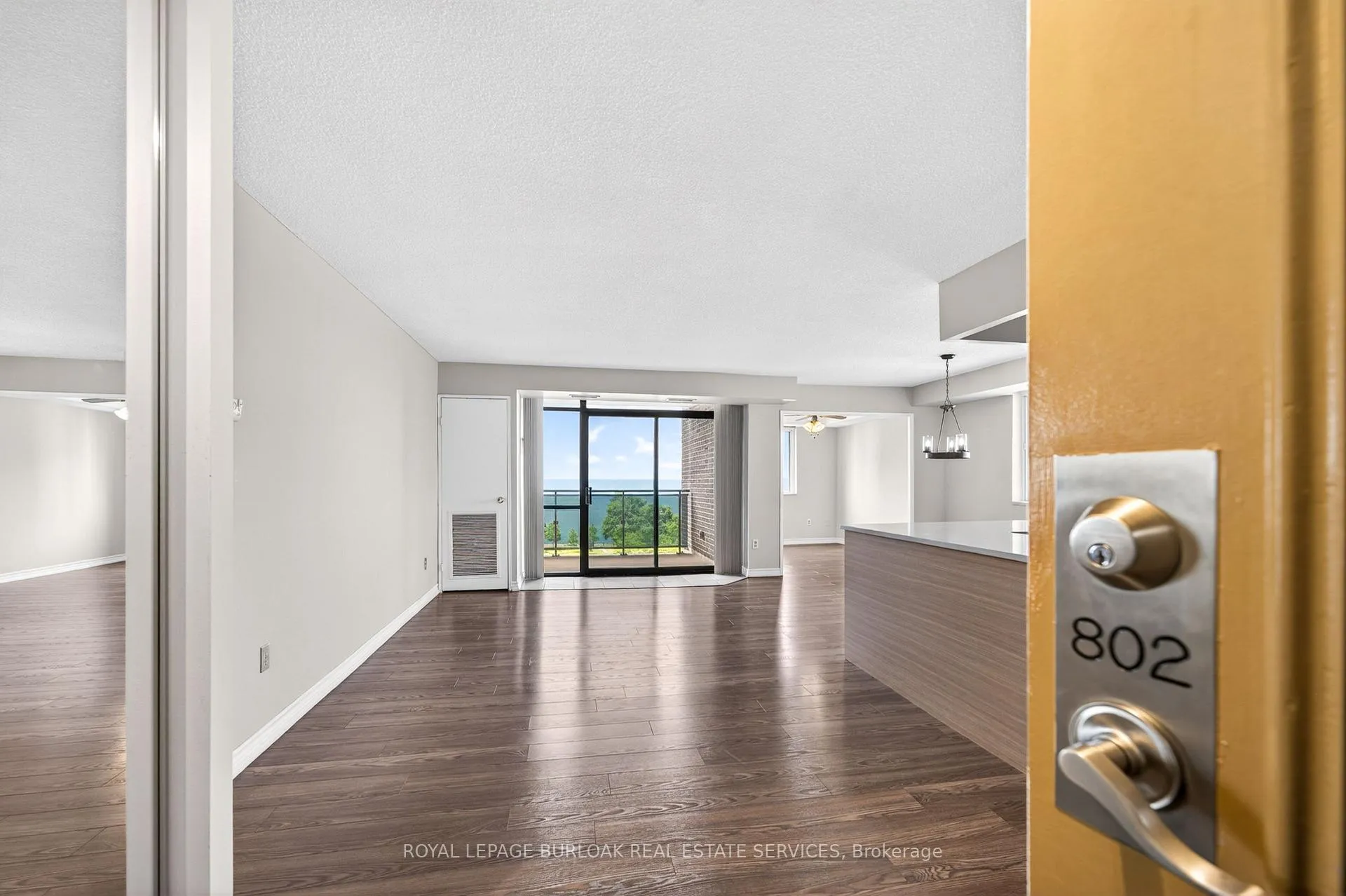 Photo 8 of Unit 802, 301 Frances Avenue, Hamilton, Lakeshore — HOMEH