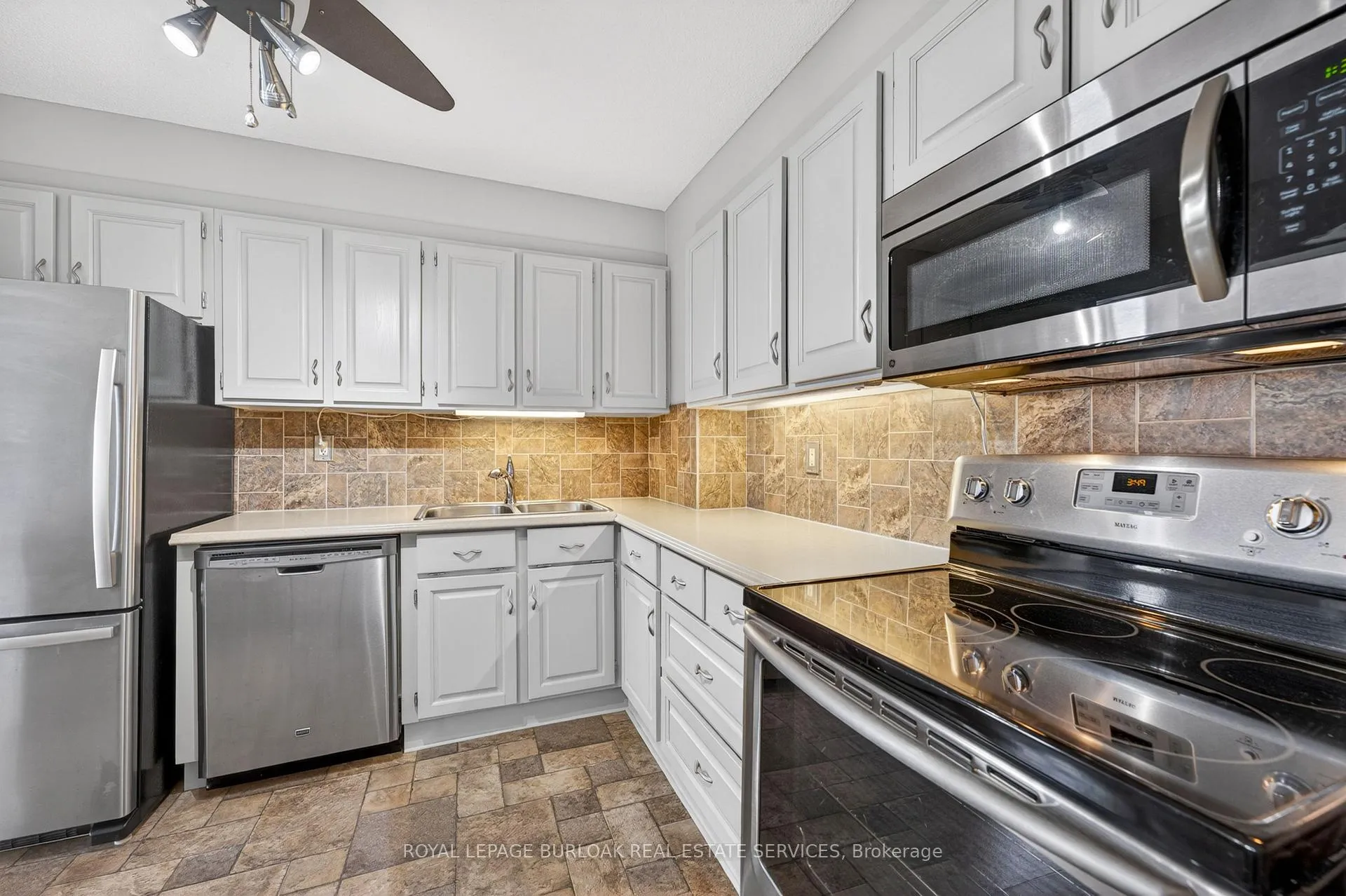 Photo 15 of Unit 802, 301 Frances Avenue, Hamilton, Lakeshore — HOMEH