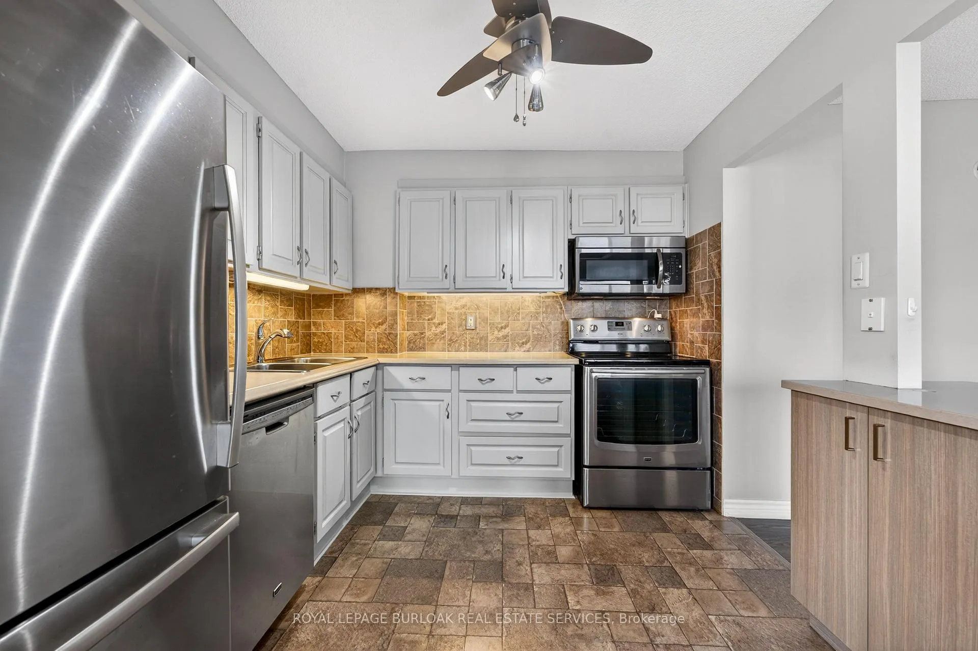 Photo 16 of Unit 802, 301 Frances Avenue, Hamilton, Lakeshore — HOMEH