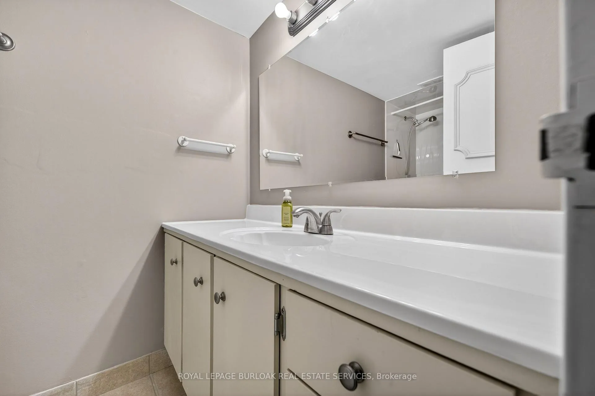 Photo 24 of Unit 802, 301 Frances Avenue, Hamilton, Lakeshore — HOMEH