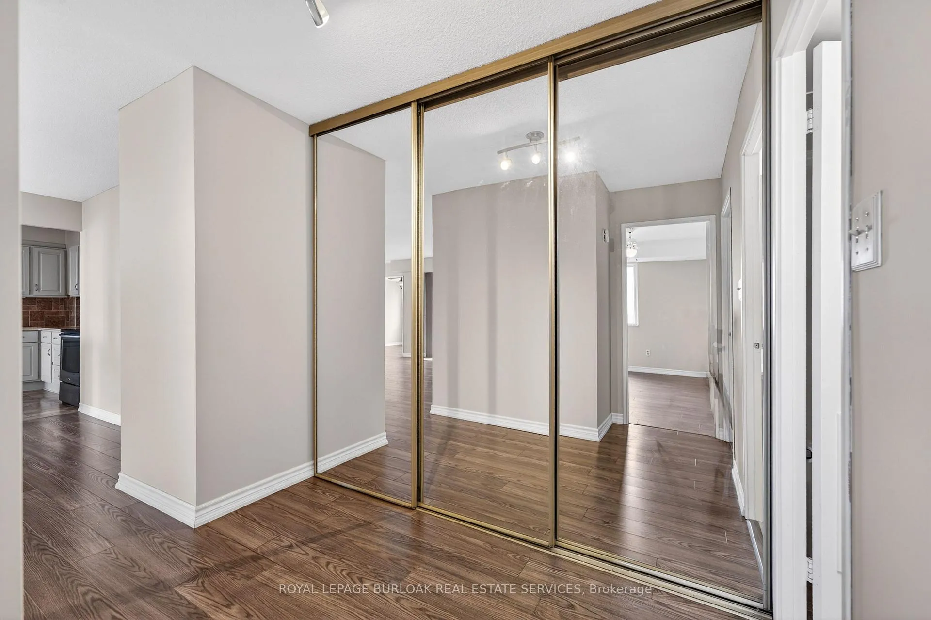 Photo 25 of Unit 802, 301 Frances Avenue, Hamilton, Lakeshore — HOMEH