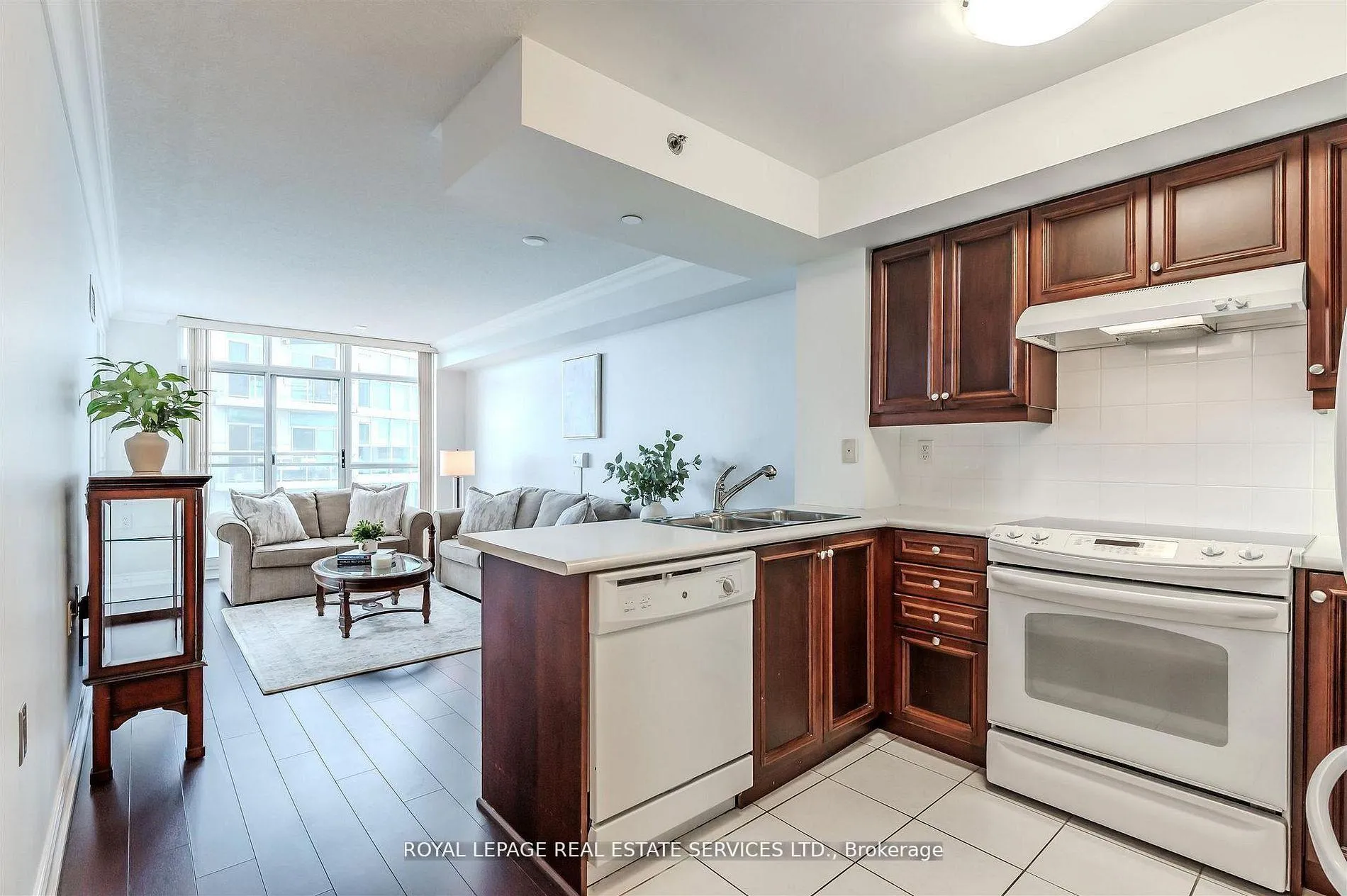 Photo 6 of Unit 1109, 3 Marine Parade Drive, Etobicoke, Mimico — HOMEH