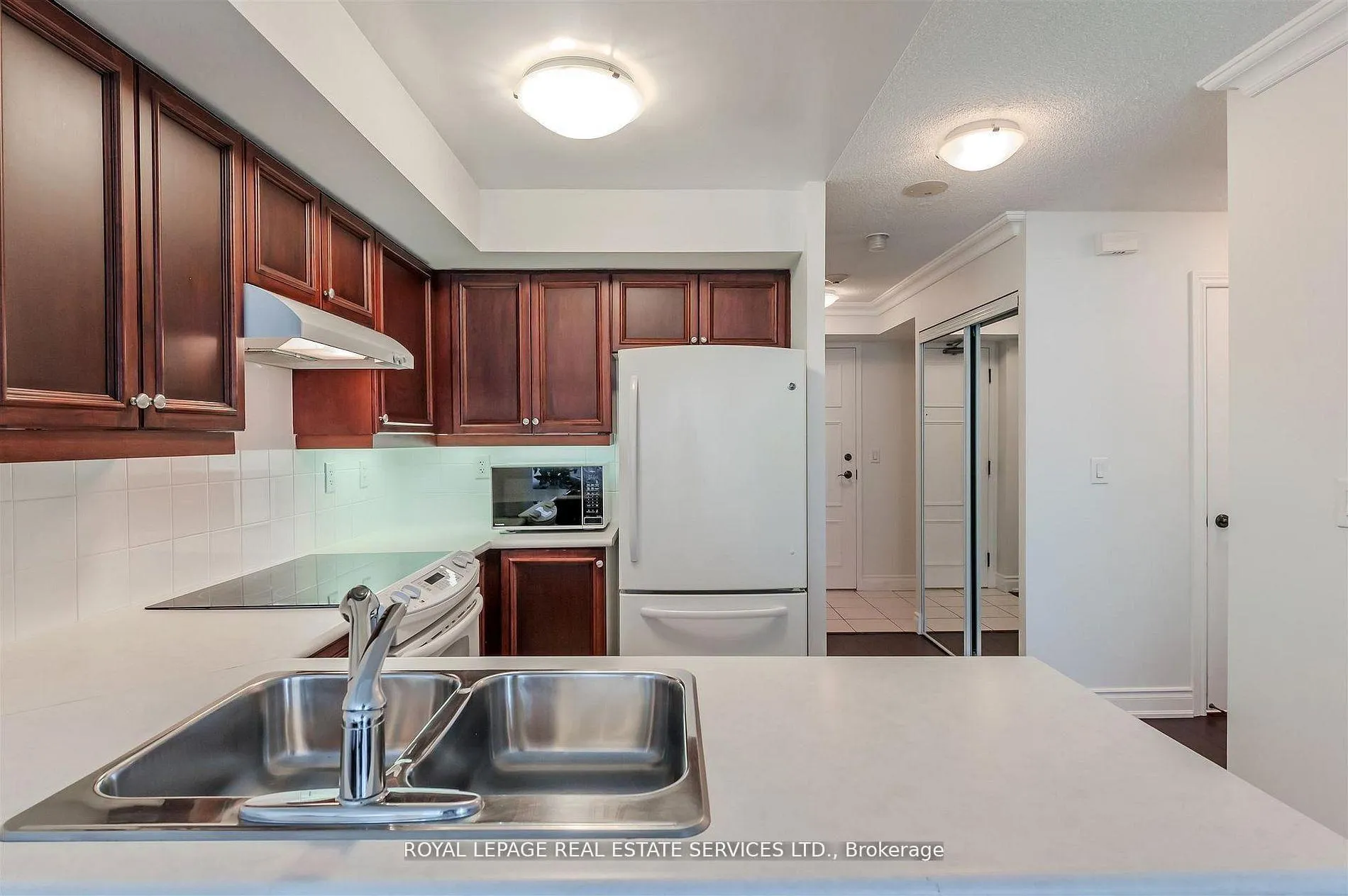 Photo 8 of Unit 1109, 3 Marine Parade Drive, Etobicoke, Mimico — HOMEH