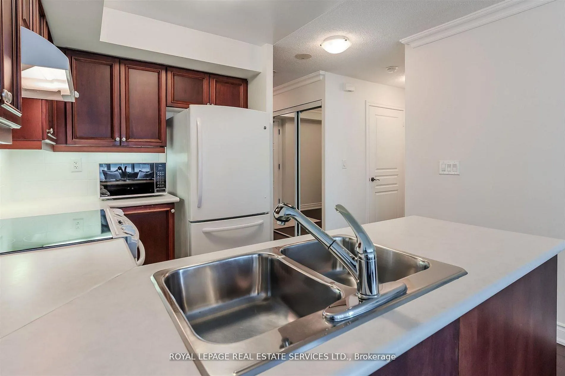 Photo 9 of Unit 1109, 3 Marine Parade Drive, Etobicoke, Mimico — HOMEH