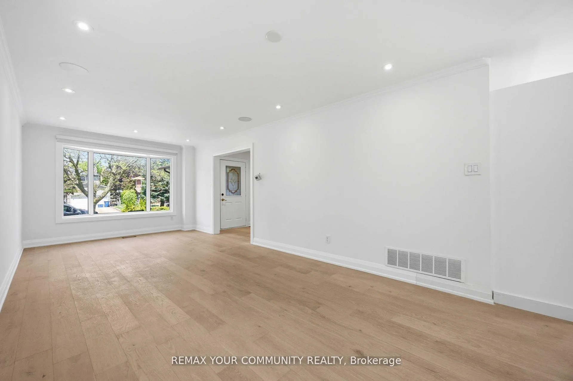 Photo 7 of 251 Osmond Crescent, Newmarket, Bristol-London — HOMEH